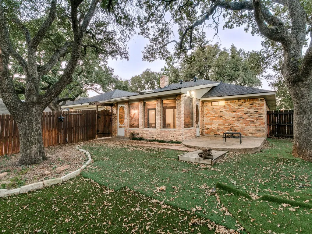 Single Family Residence For Sale in Denton County , 905 Summer Trail, Flower Mound, Texas 75028, 3 Bedroom, 2 Bathroom, 2 Garage spaces, 2,056 Sqft, built in 1983, mls#21386304, Real Estate Agent in Flower Mound, Homes For Sale in Denton county, Homes For Sale in Flower Mound, Realtor in Flower Mound Texas, Real Estate Brokerage Independent Realty Texas, Luminita Cordes Realtor