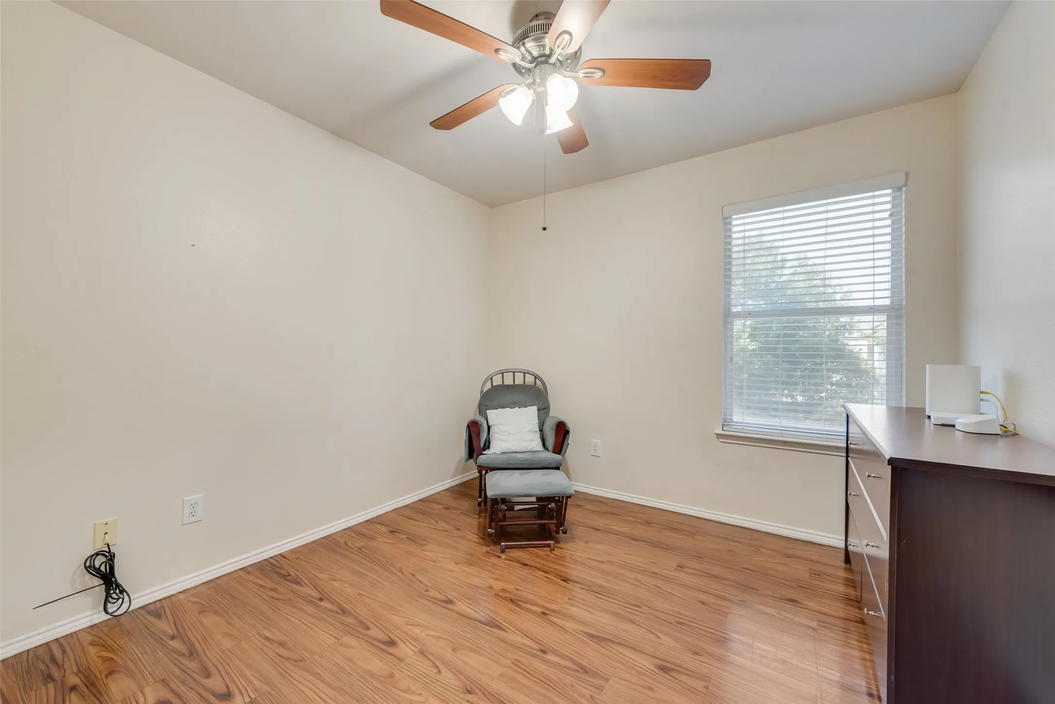 Single Family Residence For Sale in Tarrant County , 13529 Lost Spurs Road, Fort Worth, Texas 76262, 4 Bedroom, 3 Bathroom, 2 Garage spaces, 2,402 Sqft, built in 2001, mls#21386284, Real Estate Agent in Fort Worth, Homes For Sale in Tarrant county, Homes For Sale in Fort Worth, Realtor in Fort Worth Texas, Real Estate Brokerage Independent Realty Texas, Luminita Cordes Realtor
