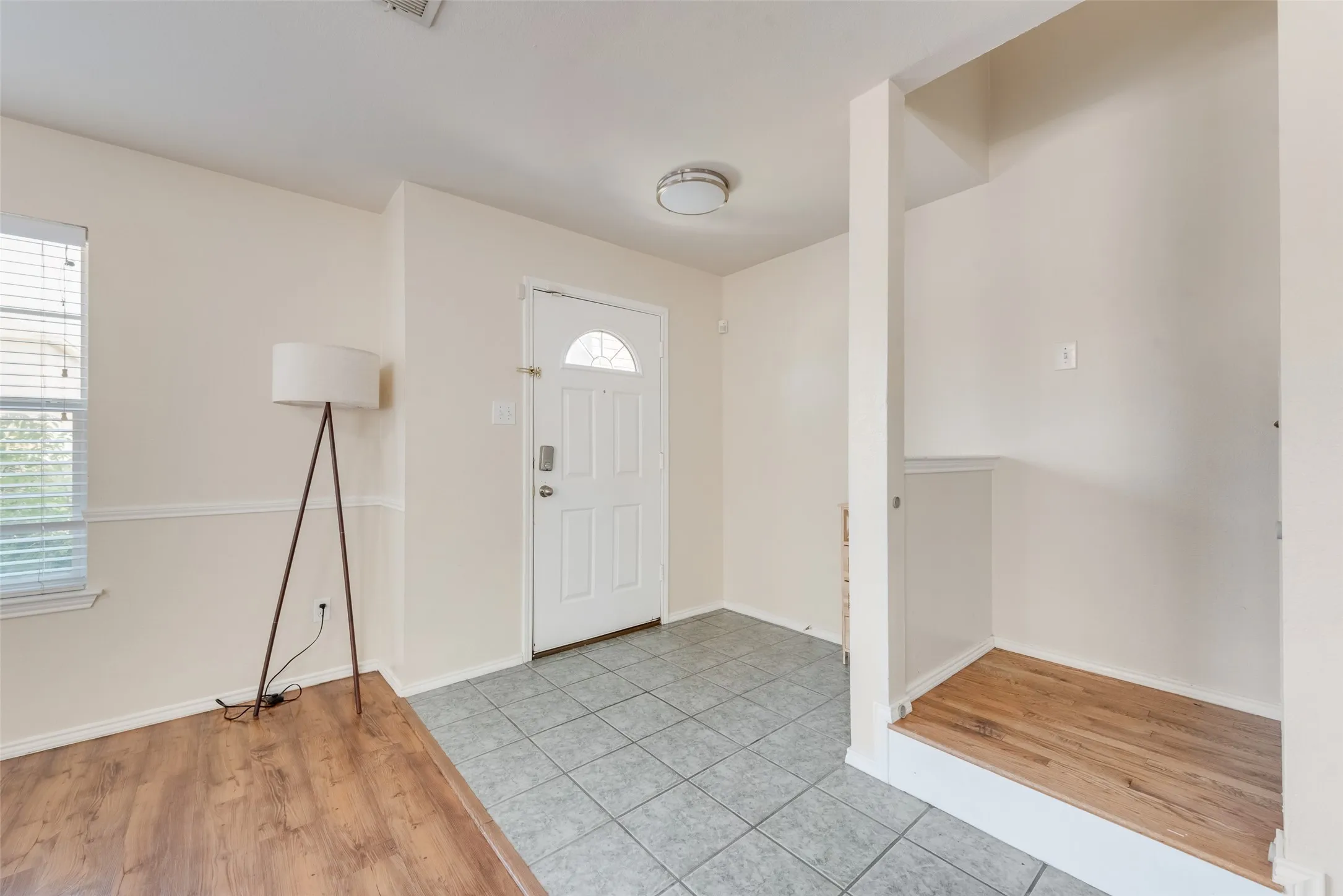 Single Family Residence For Sale in Tarrant County , 13529 Lost Spurs Road, Fort Worth, Texas 76262, 4 Bedroom, 3 Bathroom, 2 Garage spaces, 2,402 Sqft, built in 2001, mls#21386284, Real Estate Agent in Fort Worth, Homes For Sale in Tarrant county, Homes For Sale in Fort Worth, Realtor in Fort Worth Texas, Real Estate Brokerage Independent Realty Texas, Luminita Cordes Realtor