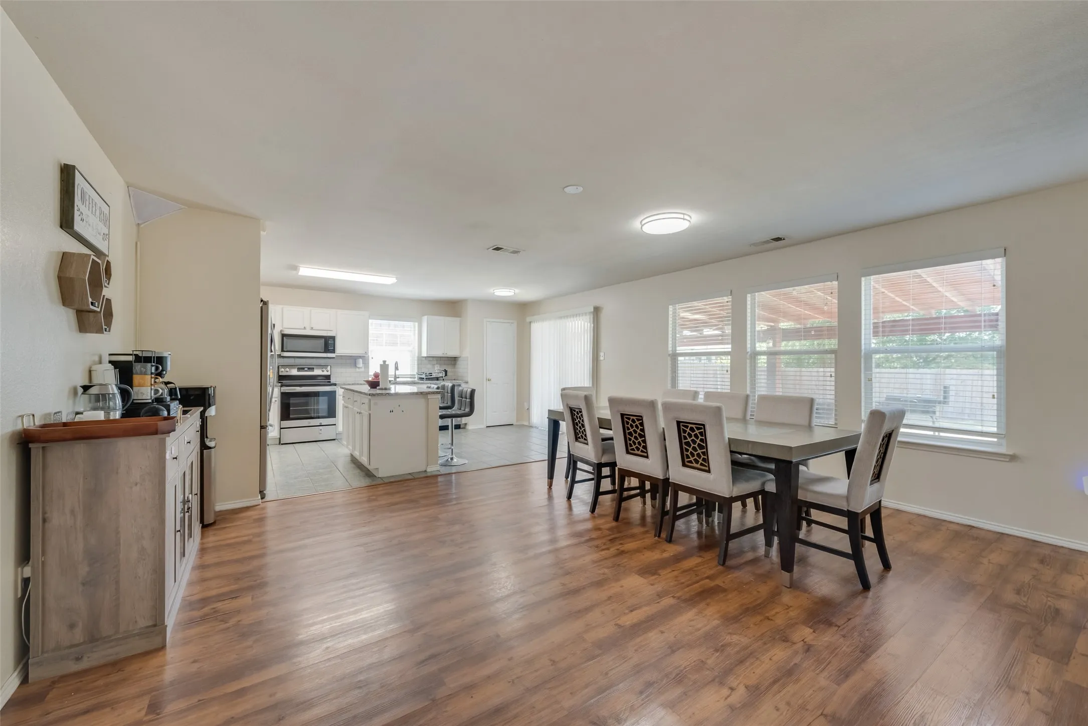 Single Family Residence For Sale in Tarrant County , 13529 Lost Spurs Road, Fort Worth, Texas 76262, 4 Bedroom, 3 Bathroom, 2 Garage spaces, 2,402 Sqft, built in 2001, mls#21386284, Real Estate Agent in Fort Worth, Homes For Sale in Tarrant county, Homes For Sale in Fort Worth, Realtor in Fort Worth Texas, Real Estate Brokerage Independent Realty Texas, Luminita Cordes Realtor