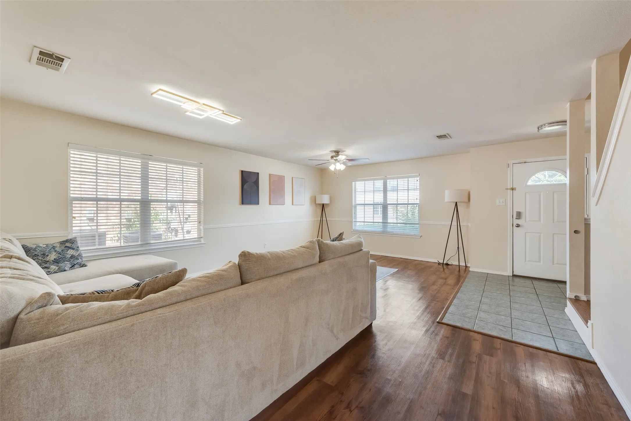 Single Family Residence For Sale in Tarrant County , 13529 Lost Spurs Road, Fort Worth, Texas 76262, 4 Bedroom, 3 Bathroom, 2 Garage spaces, 2,402 Sqft, built in 2001, mls#21386284, Real Estate Agent in Fort Worth, Homes For Sale in Tarrant county, Homes For Sale in Fort Worth, Realtor in Fort Worth Texas, Real Estate Brokerage Independent Realty Texas, Luminita Cordes Realtor