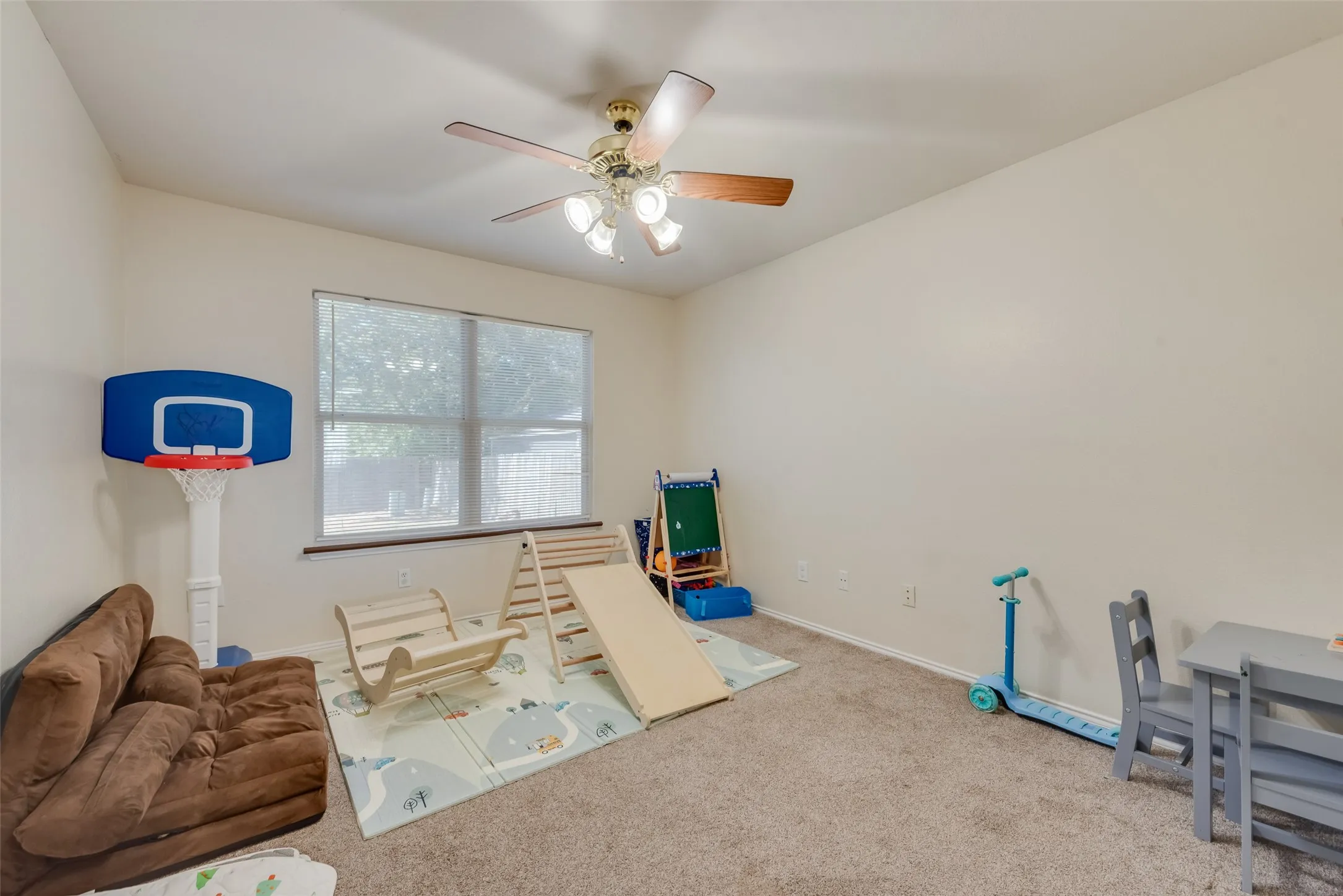 Single Family Residence For Sale in Tarrant County , 13529 Lost Spurs Road, Fort Worth, Texas 76262, 4 Bedroom, 3 Bathroom, 2 Garage spaces, 2,402 Sqft, built in 2001, mls#21386284, Real Estate Agent in Fort Worth, Homes For Sale in Tarrant county, Homes For Sale in Fort Worth, Realtor in Fort Worth Texas, Real Estate Brokerage Independent Realty Texas, Luminita Cordes Realtor