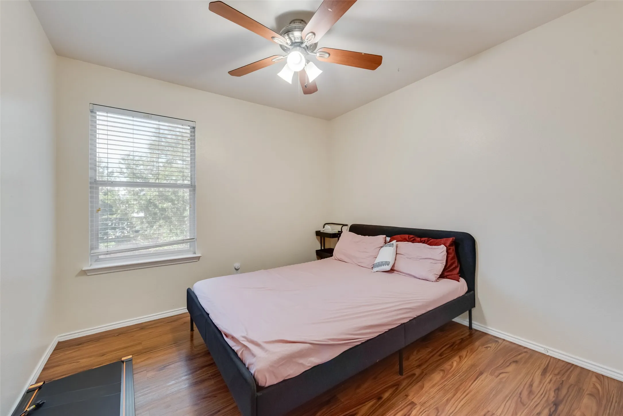 Single Family Residence For Sale in Tarrant County , 13529 Lost Spurs Road, Fort Worth, Texas 76262, 4 Bedroom, 3 Bathroom, 2 Garage spaces, 2,402 Sqft, built in 2001, mls#21386284, Real Estate Agent in Fort Worth, Homes For Sale in Tarrant county, Homes For Sale in Fort Worth, Realtor in Fort Worth Texas, Real Estate Brokerage Independent Realty Texas, Luminita Cordes Realtor