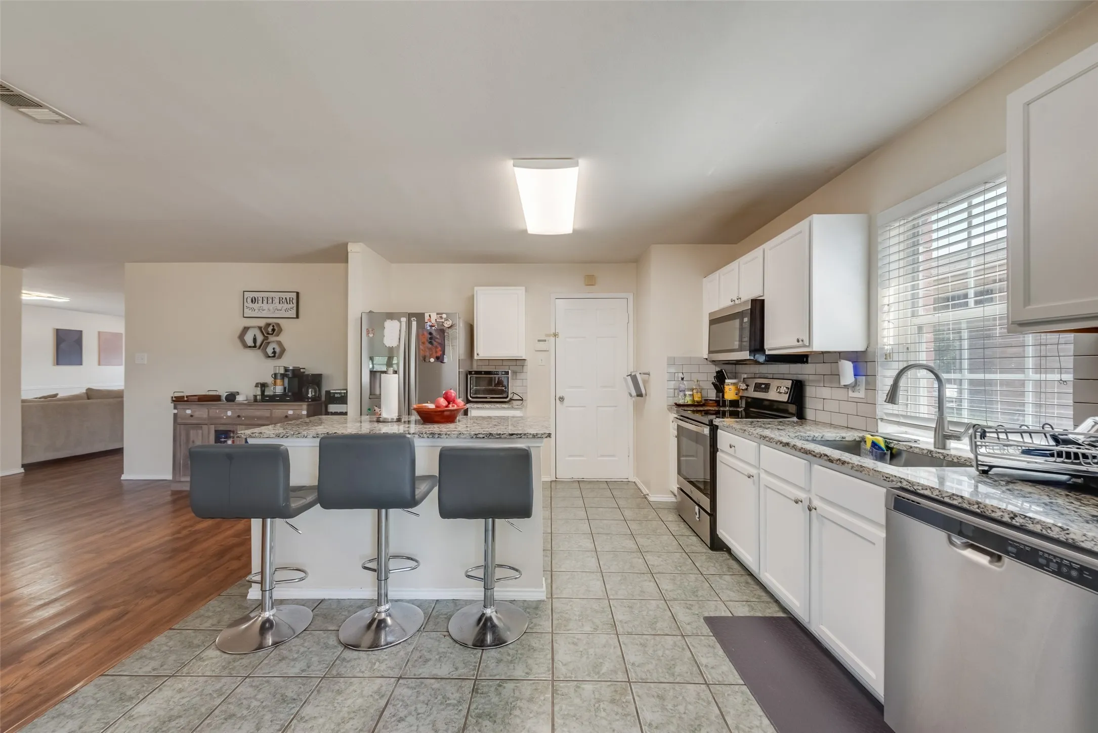 Single Family Residence For Sale in Tarrant County , 13529 Lost Spurs Road, Fort Worth, Texas 76262, 4 Bedroom, 3 Bathroom, 2 Garage spaces, 2,402 Sqft, built in 2001, mls#21386284, Real Estate Agent in Fort Worth, Homes For Sale in Tarrant county, Homes For Sale in Fort Worth, Realtor in Fort Worth Texas, Real Estate Brokerage Independent Realty Texas, Luminita Cordes Realtor