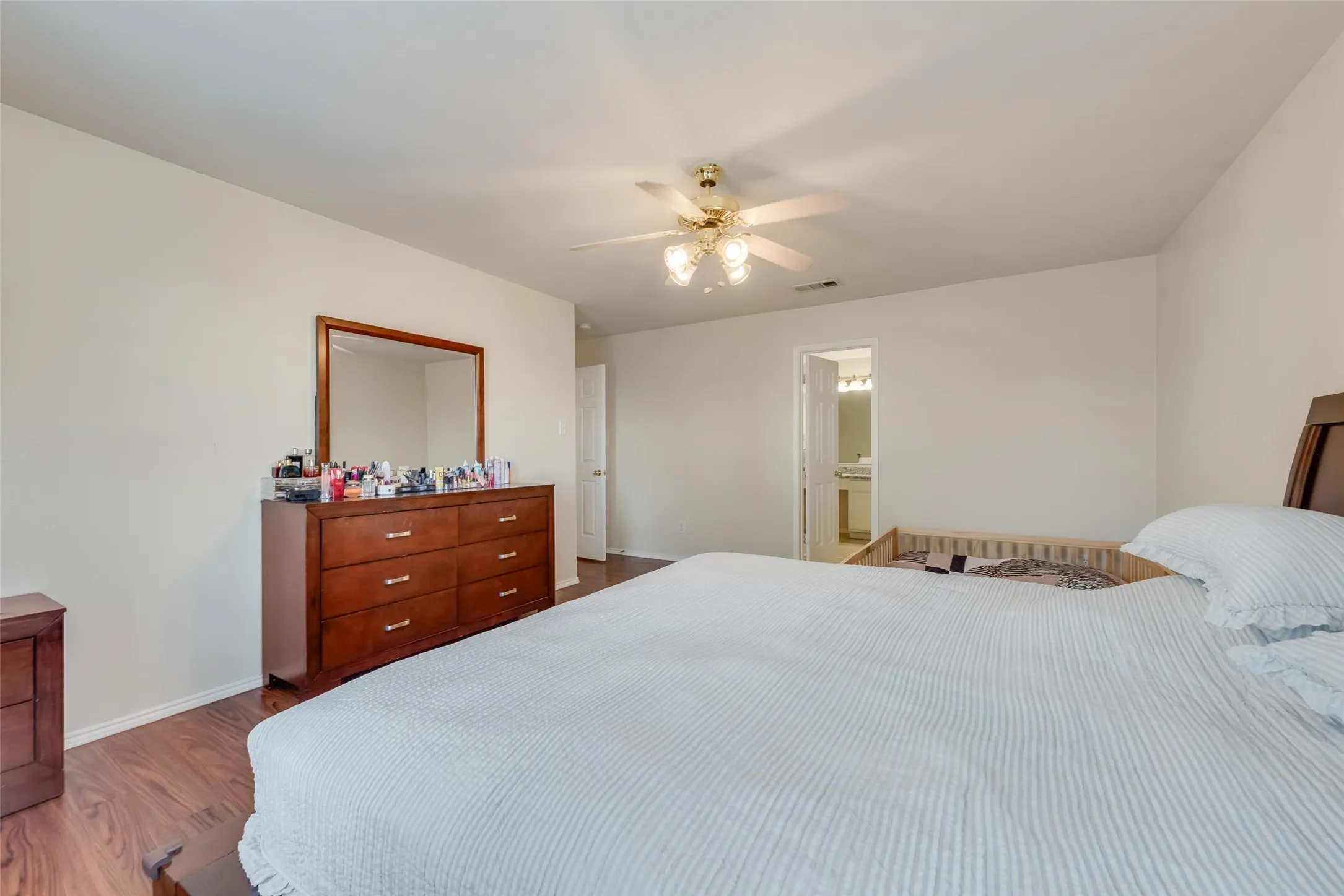 Single Family Residence For Sale in Tarrant County , 13529 Lost Spurs Road, Fort Worth, Texas 76262, 4 Bedroom, 3 Bathroom, 2 Garage spaces, 2,402 Sqft, built in 2001, mls#21386284, Real Estate Agent in Fort Worth, Homes For Sale in Tarrant county, Homes For Sale in Fort Worth, Realtor in Fort Worth Texas, Real Estate Brokerage Independent Realty Texas, Luminita Cordes Realtor