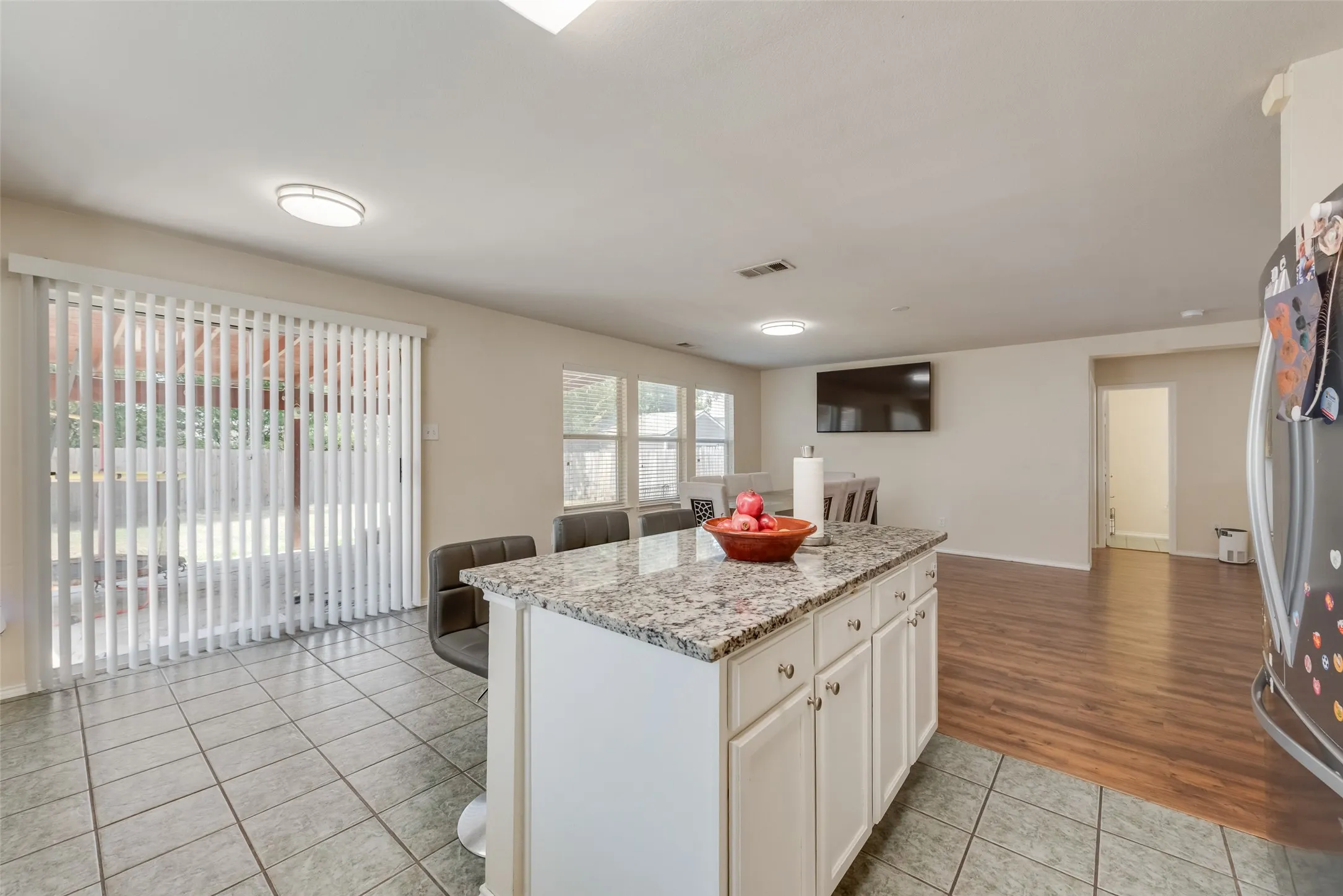 Single Family Residence For Sale in Tarrant County , 13529 Lost Spurs Road, Fort Worth, Texas 76262, 4 Bedroom, 3 Bathroom, 2 Garage spaces, 2,402 Sqft, built in 2001, mls#21386284, Real Estate Agent in Fort Worth, Homes For Sale in Tarrant county, Homes For Sale in Fort Worth, Realtor in Fort Worth Texas, Real Estate Brokerage Independent Realty Texas, Luminita Cordes Realtor