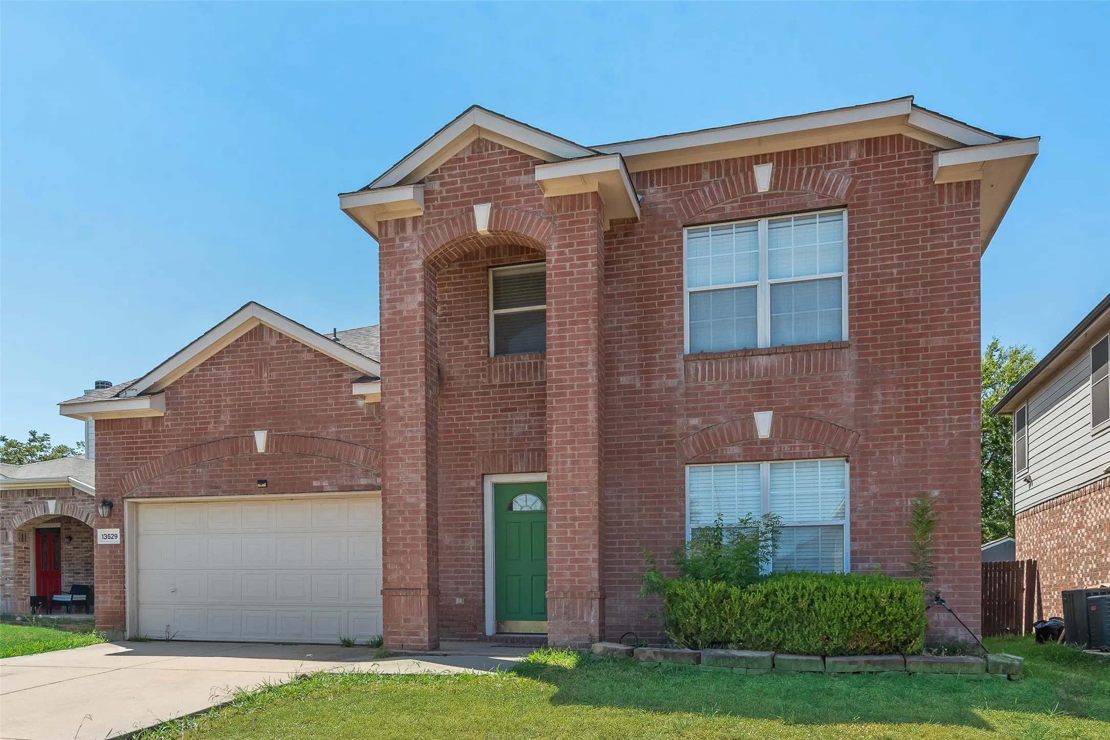 Single Family Residence For Sale in Tarrant County , 13529 Lost Spurs Road, Fort Worth, Texas 76262, 4 Bedroom, 3 Bathroom, 2 Garage spaces, 2,402 Sqft, built in 2001, mls#21386284, Real Estate Agent in Fort Worth, Homes For Sale in Tarrant county, Homes For Sale in Fort Worth, Realtor in Fort Worth Texas, Real Estate Brokerage Independent Realty Texas, Luminita Cordes Realtor