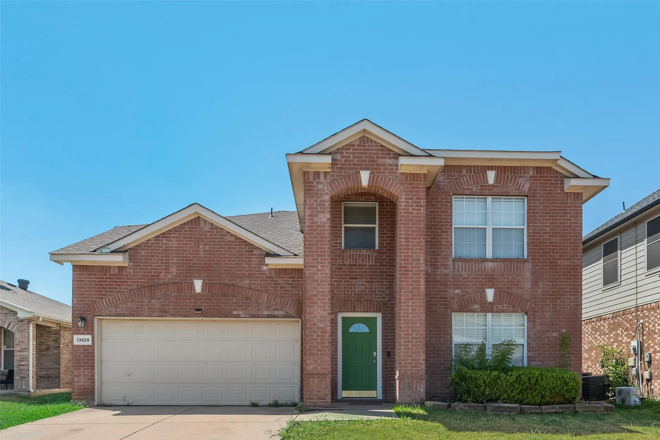 Single Family Residence For Sale in Tarrant County , 13529 Lost Spurs Road, Fort Worth, Texas 76262, 4 Bedroom, 3 Bathroom, 2 Garage spaces, 2,402 Sqft, built in 2001, mls#21386284, Real Estate Agent in Fort Worth, Homes For Sale in Tarrant county, Homes For Sale in Fort Worth, Realtor in Fort Worth Texas, Real Estate Brokerage Independent Realty Texas, Luminita Cordes Realtor
