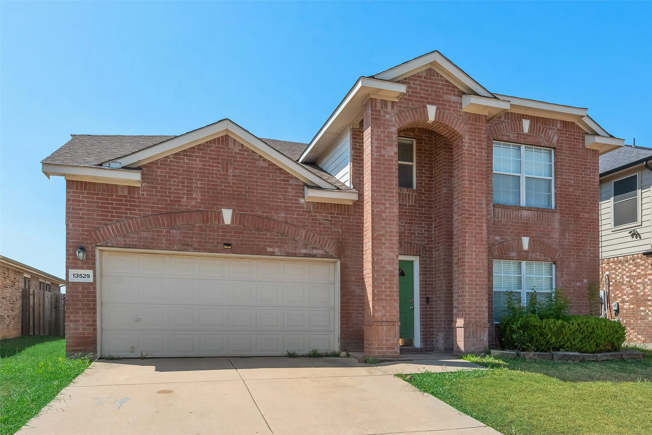Single Family Residence For Sale in Tarrant County , 13529 Lost Spurs Road, Fort Worth, Texas 76262, 4 Bedroom, 3 Bathroom, 2 Garage spaces, 2,402 Sqft, built in 2001, mls#21386284, Real Estate Agent in Fort Worth, Homes For Sale in Tarrant county, Homes For Sale in Fort Worth, Realtor in Fort Worth Texas, Real Estate Brokerage Independent Realty Texas, Luminita Cordes Realtor