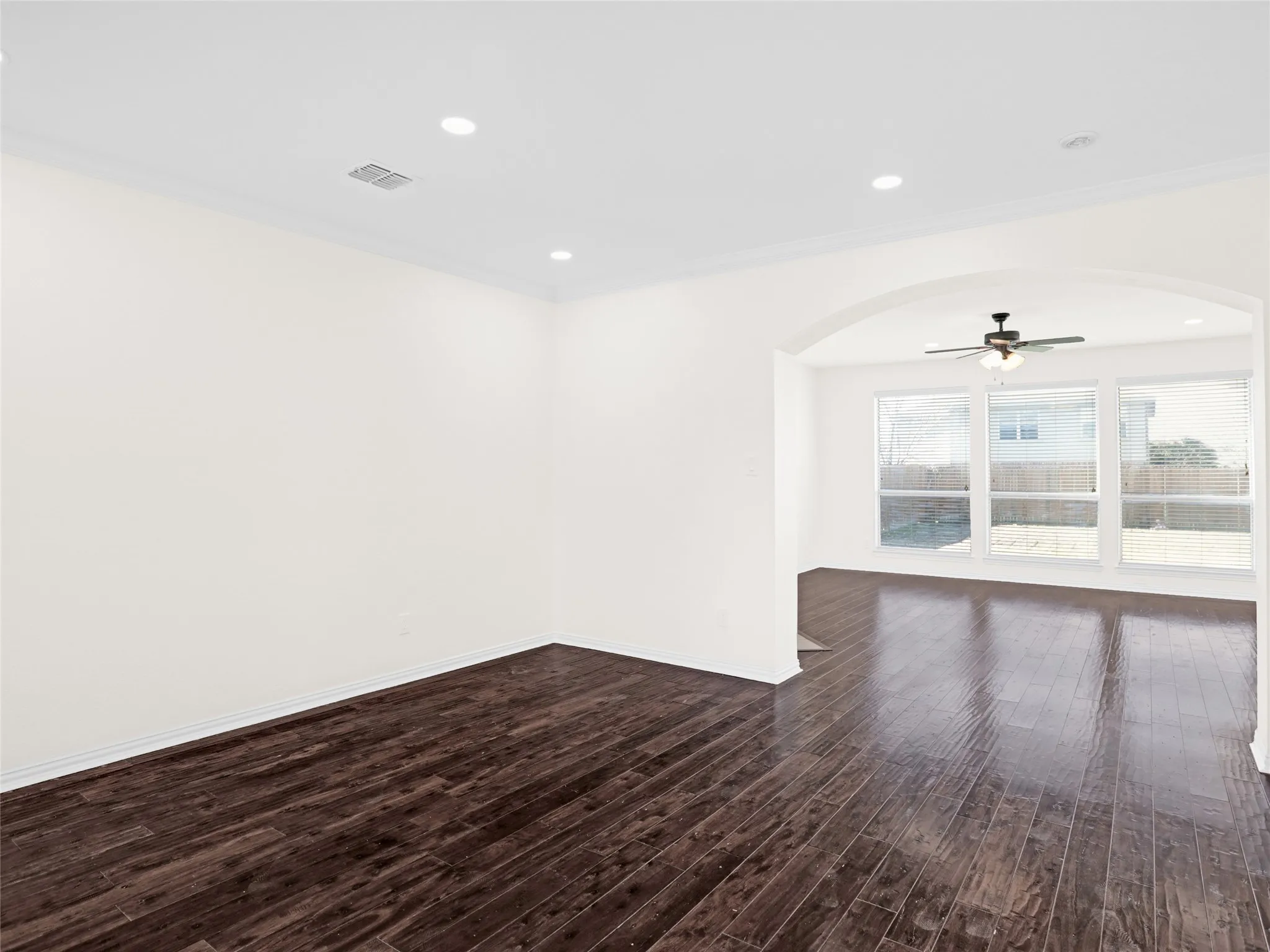 Beautiful solid surface flooring throughout the first floor! Beautiful solid surface flooring throughout the first floor!