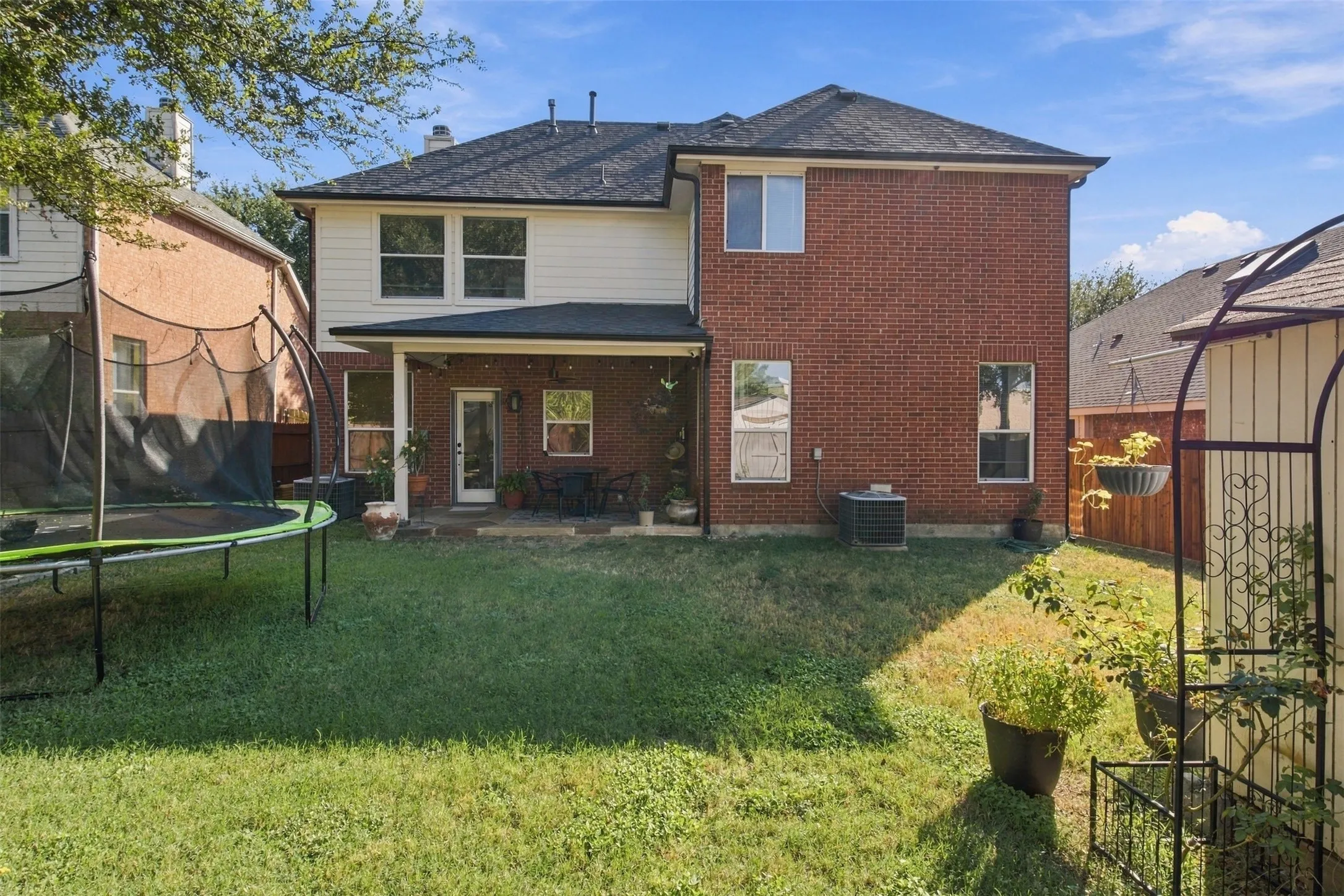 Single Family Residence For Rent in Dallas County , 8414 Romanway Drive, Dallas, Texas 75249, 4 Bedroom, 3 Bathroom, 2 Garage spaces, 2,466 Sqft, built in 2003, mls#21385534, Real Estate Agent in Dallas, Homes For Rent in Dallas county, Homes For Rent in Dallas, Realtor in Dallas Texas, Real Estate Brokerage Independent Realty Texas, Luminita Cordes Realtor