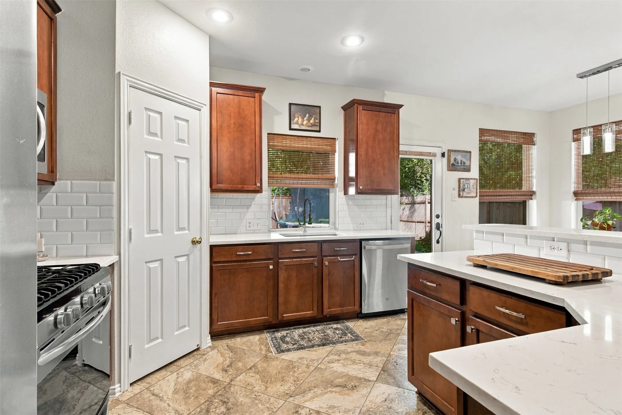 Single Family Residence For Rent in Dallas County , 8414 Romanway Drive, Dallas, Texas 75249, 4 Bedroom, 3 Bathroom, 2 Garage spaces, 2,466 Sqft, built in 2003, mls#21385534, Real Estate Agent in Dallas, Homes For Rent in Dallas county, Homes For Rent in Dallas, Realtor in Dallas Texas, Real Estate Brokerage Independent Realty Texas, Luminita Cordes Realtor