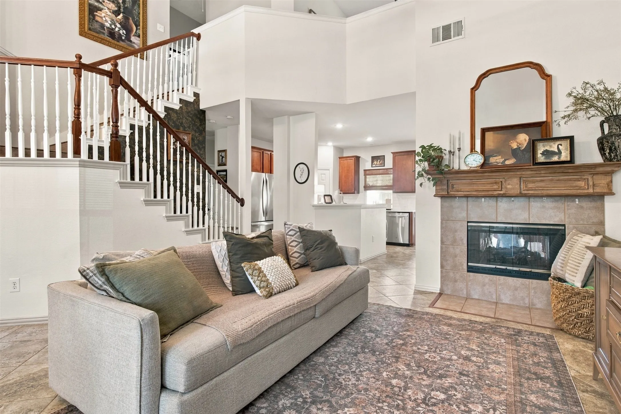 Single Family Residence For Rent in Dallas County , 8414 Romanway Drive, Dallas, Texas 75249, 4 Bedroom, 3 Bathroom, 2 Garage spaces, 2,466 Sqft, built in 2003, mls#21385534, Real Estate Agent in Dallas, Homes For Rent in Dallas county, Homes For Rent in Dallas, Realtor in Dallas Texas, Real Estate Brokerage Independent Realty Texas, Luminita Cordes Realtor