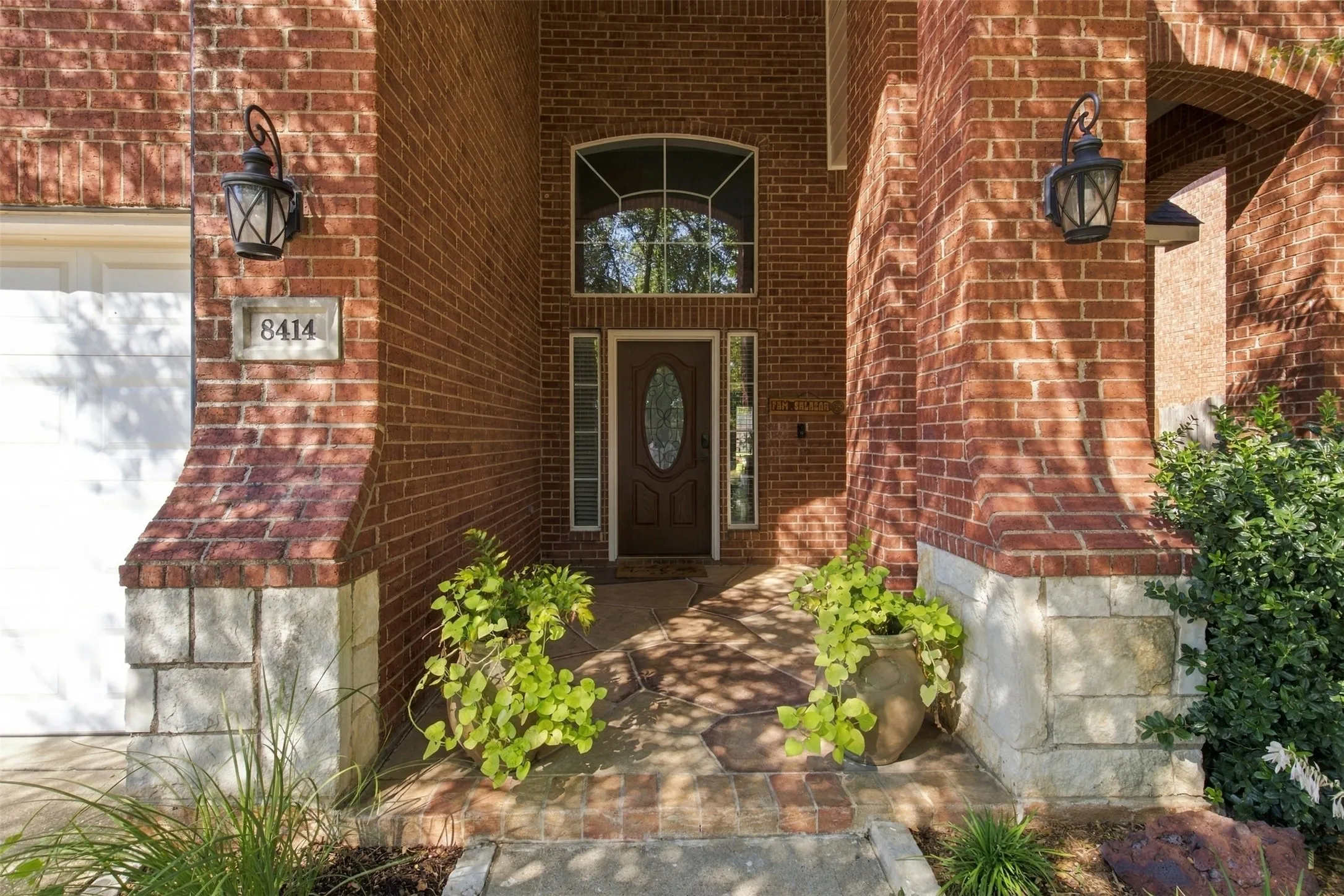 Single Family Residence For Rent in Dallas County , 8414 Romanway Drive, Dallas, Texas 75249, 4 Bedroom, 3 Bathroom, 2 Garage spaces, 2,466 Sqft, built in 2003, mls#21385534, Real Estate Agent in Dallas, Homes For Rent in Dallas county, Homes For Rent in Dallas, Realtor in Dallas Texas, Real Estate Brokerage Independent Realty Texas, Luminita Cordes Realtor