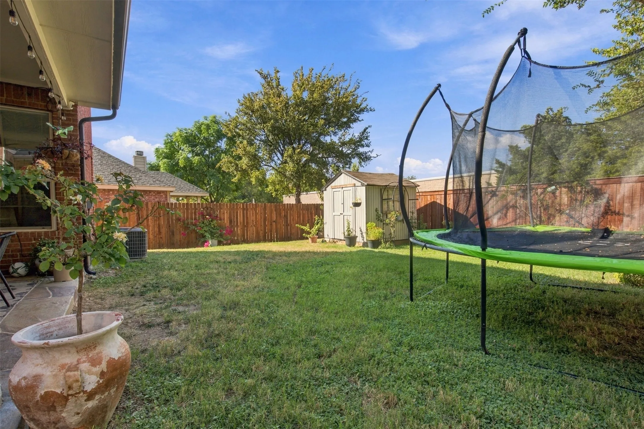 Single Family Residence For Rent in Dallas County , 8414 Romanway Drive, Dallas, Texas 75249, 4 Bedroom, 3 Bathroom, 2 Garage spaces, 2,466 Sqft, built in 2003, mls#21385534, Real Estate Agent in Dallas, Homes For Rent in Dallas county, Homes For Rent in Dallas, Realtor in Dallas Texas, Real Estate Brokerage Independent Realty Texas, Luminita Cordes Realtor