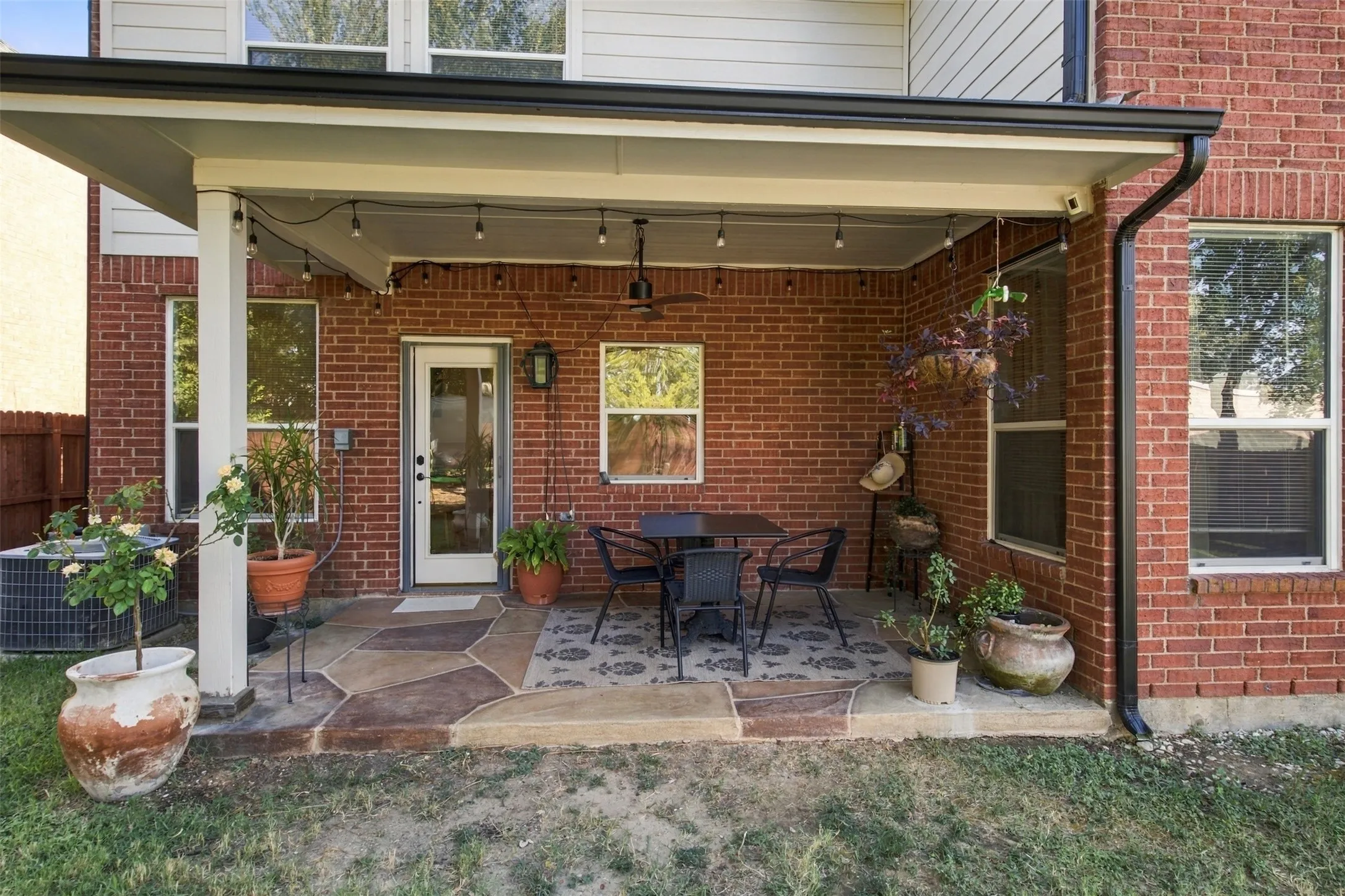 Single Family Residence For Rent in Dallas County , 8414 Romanway Drive, Dallas, Texas 75249, 4 Bedroom, 3 Bathroom, 2 Garage spaces, 2,466 Sqft, built in 2003, mls#21385534, Real Estate Agent in Dallas, Homes For Rent in Dallas county, Homes For Rent in Dallas, Realtor in Dallas Texas, Real Estate Brokerage Independent Realty Texas, Luminita Cordes Realtor