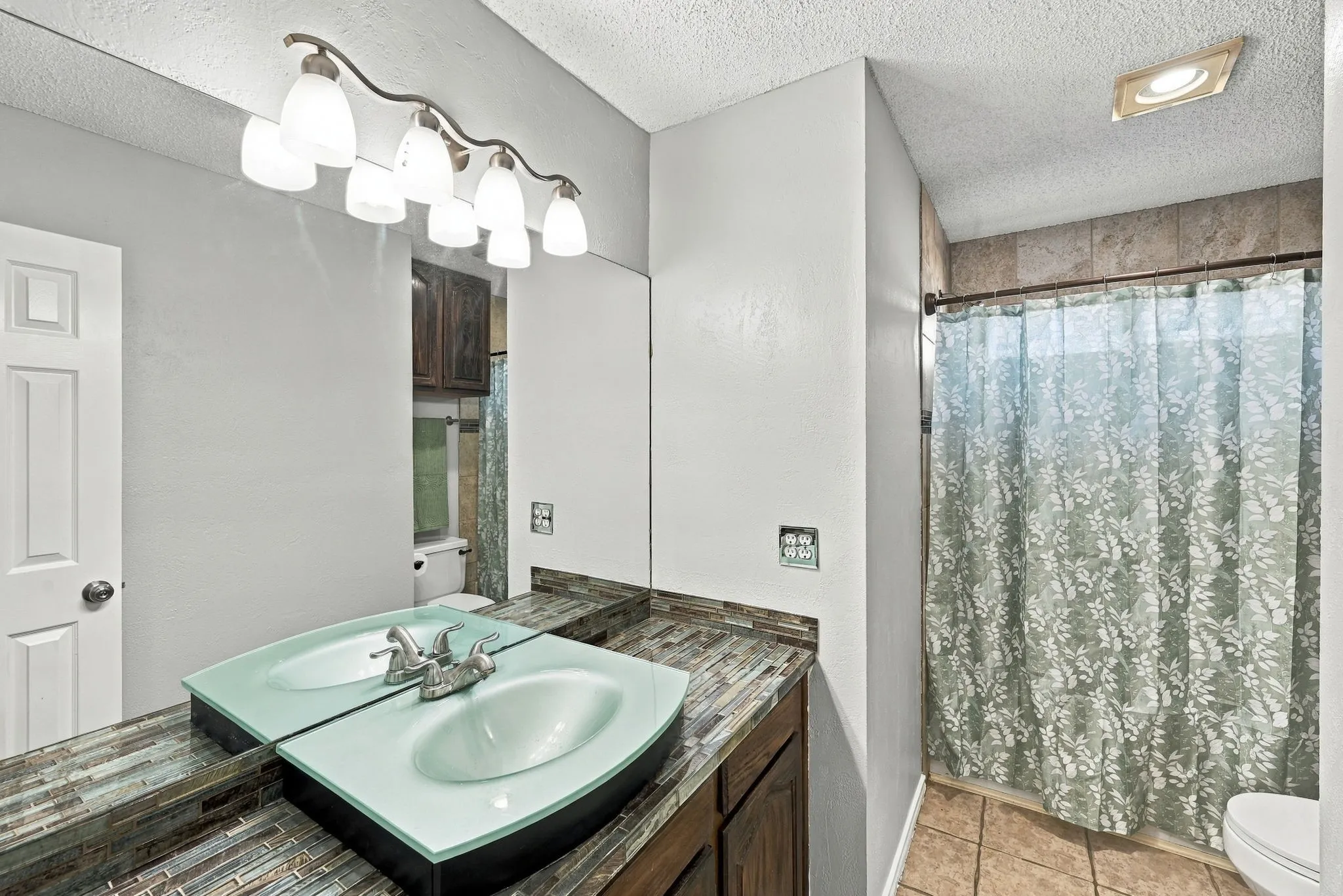 Single Family Residence For Sale in Tarrant County , 10201 Maverick Drive, Fort Worth, Texas 76108, 3 Bedroom, 2 Bathroom, 2 Garage spaces, 1,692 Sqft, built in 1987, mls#21386329, Real Estate Agent in Fort Worth, Homes For Sale in Tarrant county, Homes For Sale in Fort Worth, Realtor in Fort Worth Texas, Real Estate Brokerage Independent Realty Texas, Luminita Cordes Realtor