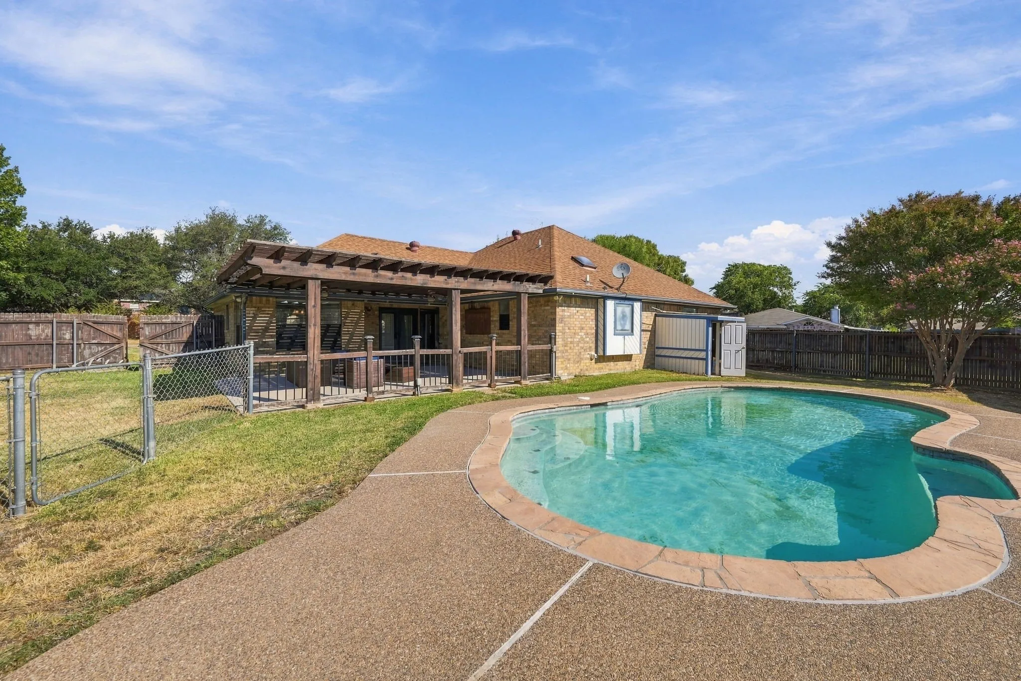 Single Family Residence For Sale in Tarrant County , 10201 Maverick Drive, Fort Worth, Texas 76108, 3 Bedroom, 2 Bathroom, 2 Garage spaces, 1,692 Sqft, built in 1987, mls#21386329, Real Estate Agent in Fort Worth, Homes For Sale in Tarrant county, Homes For Sale in Fort Worth, Realtor in Fort Worth Texas, Real Estate Brokerage Independent Realty Texas, Luminita Cordes Realtor