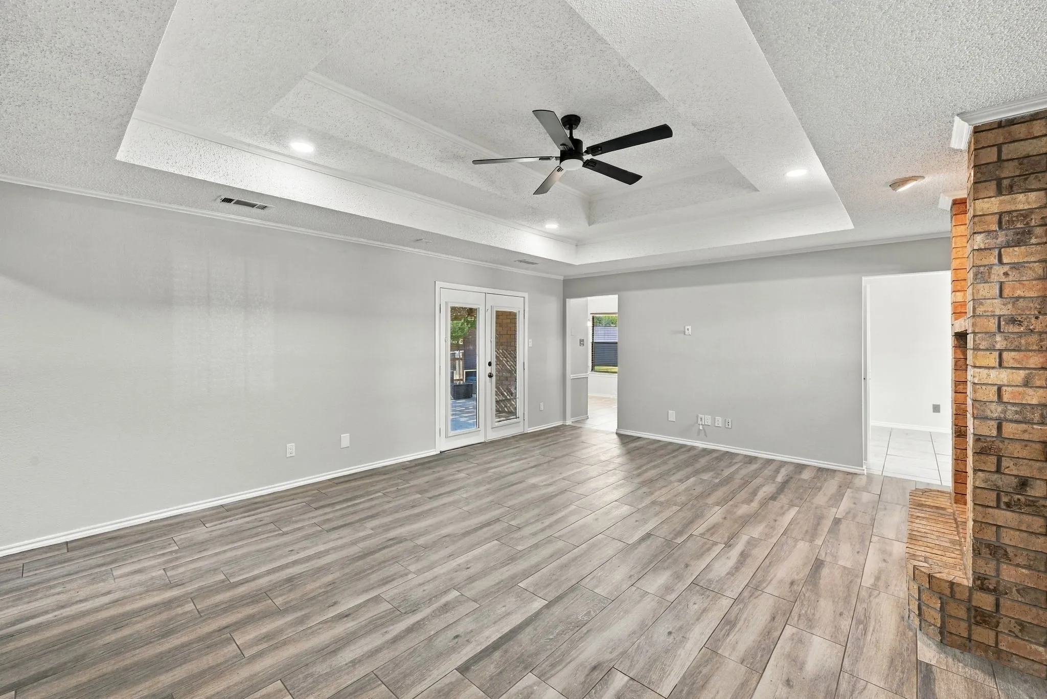 Single Family Residence For Sale in Tarrant County , 10201 Maverick Drive, Fort Worth, Texas 76108, 3 Bedroom, 2 Bathroom, 2 Garage spaces, 1,692 Sqft, built in 1987, mls#21386329, Real Estate Agent in Fort Worth, Homes For Sale in Tarrant county, Homes For Sale in Fort Worth, Realtor in Fort Worth Texas, Real Estate Brokerage Independent Realty Texas, Luminita Cordes Realtor