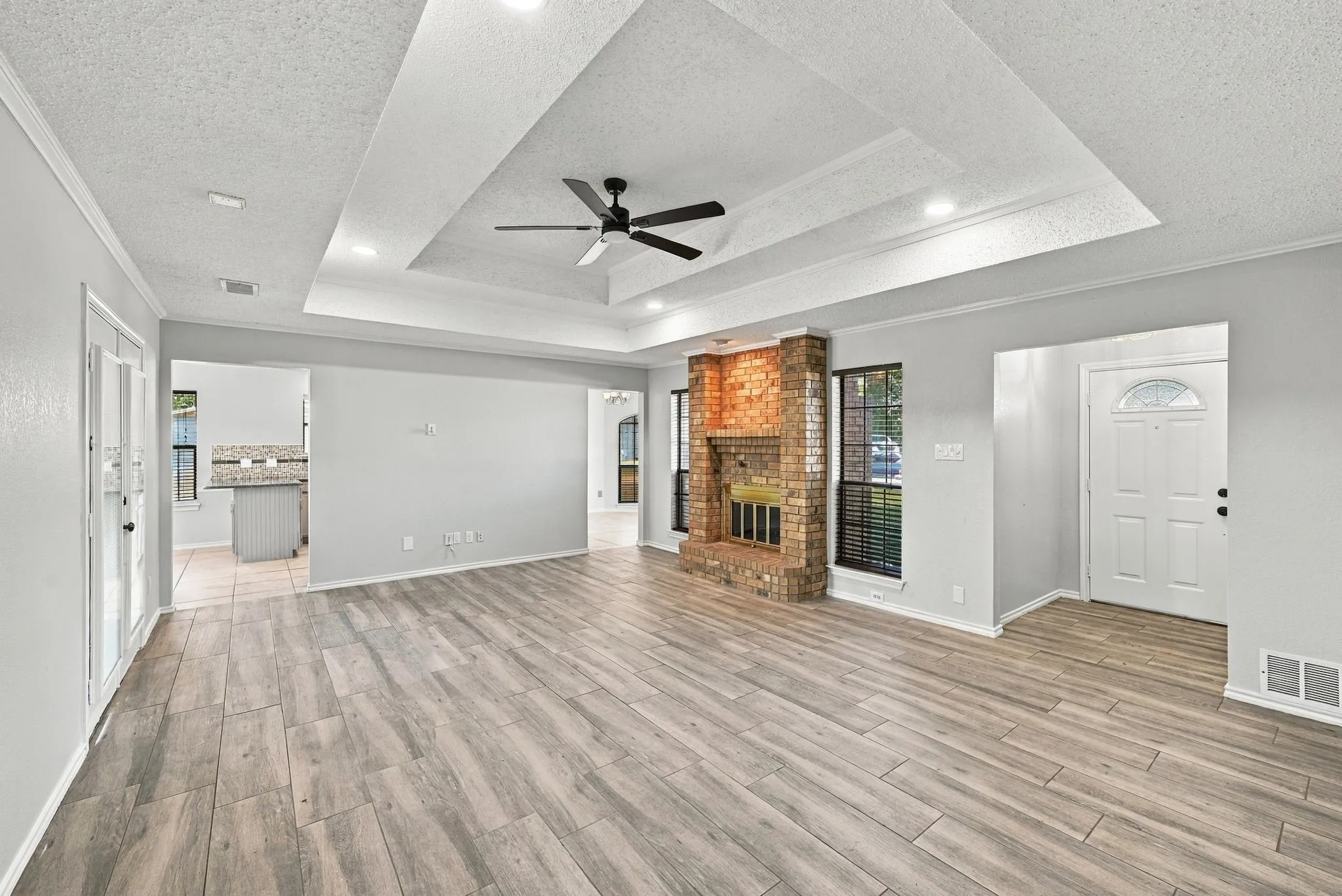 Single Family Residence For Sale in Tarrant County , 10201 Maverick Drive, Fort Worth, Texas 76108, 3 Bedroom, 2 Bathroom, 2 Garage spaces, 1,692 Sqft, built in 1987, mls#21386329, Real Estate Agent in Fort Worth, Homes For Sale in Tarrant county, Homes For Sale in Fort Worth, Realtor in Fort Worth Texas, Real Estate Brokerage Independent Realty Texas, Luminita Cordes Realtor