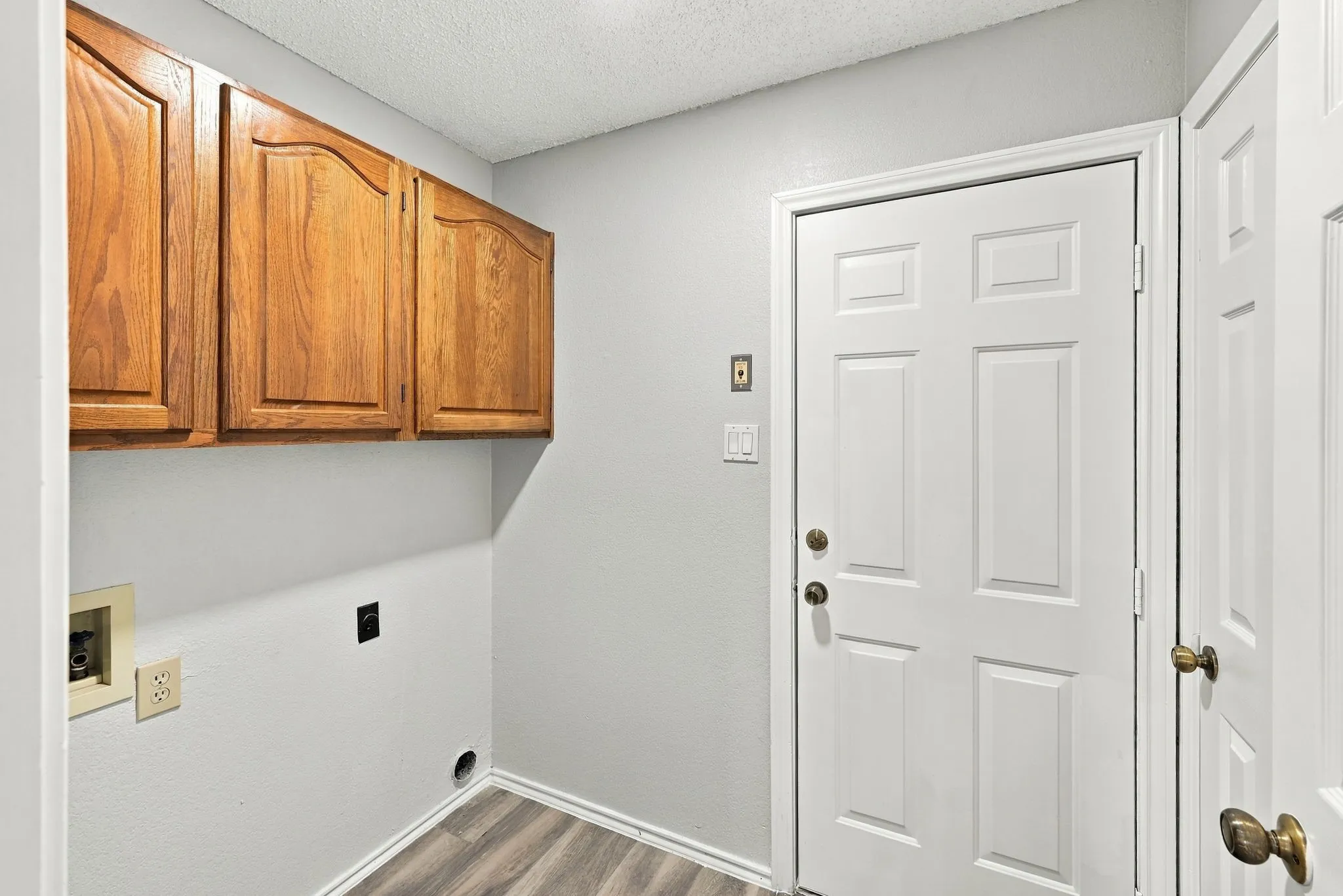 Single Family Residence For Sale in Tarrant County , 10201 Maverick Drive, Fort Worth, Texas 76108, 3 Bedroom, 2 Bathroom, 2 Garage spaces, 1,692 Sqft, built in 1987, mls#21386329, Real Estate Agent in Fort Worth, Homes For Sale in Tarrant county, Homes For Sale in Fort Worth, Realtor in Fort Worth Texas, Real Estate Brokerage Independent Realty Texas, Luminita Cordes Realtor
