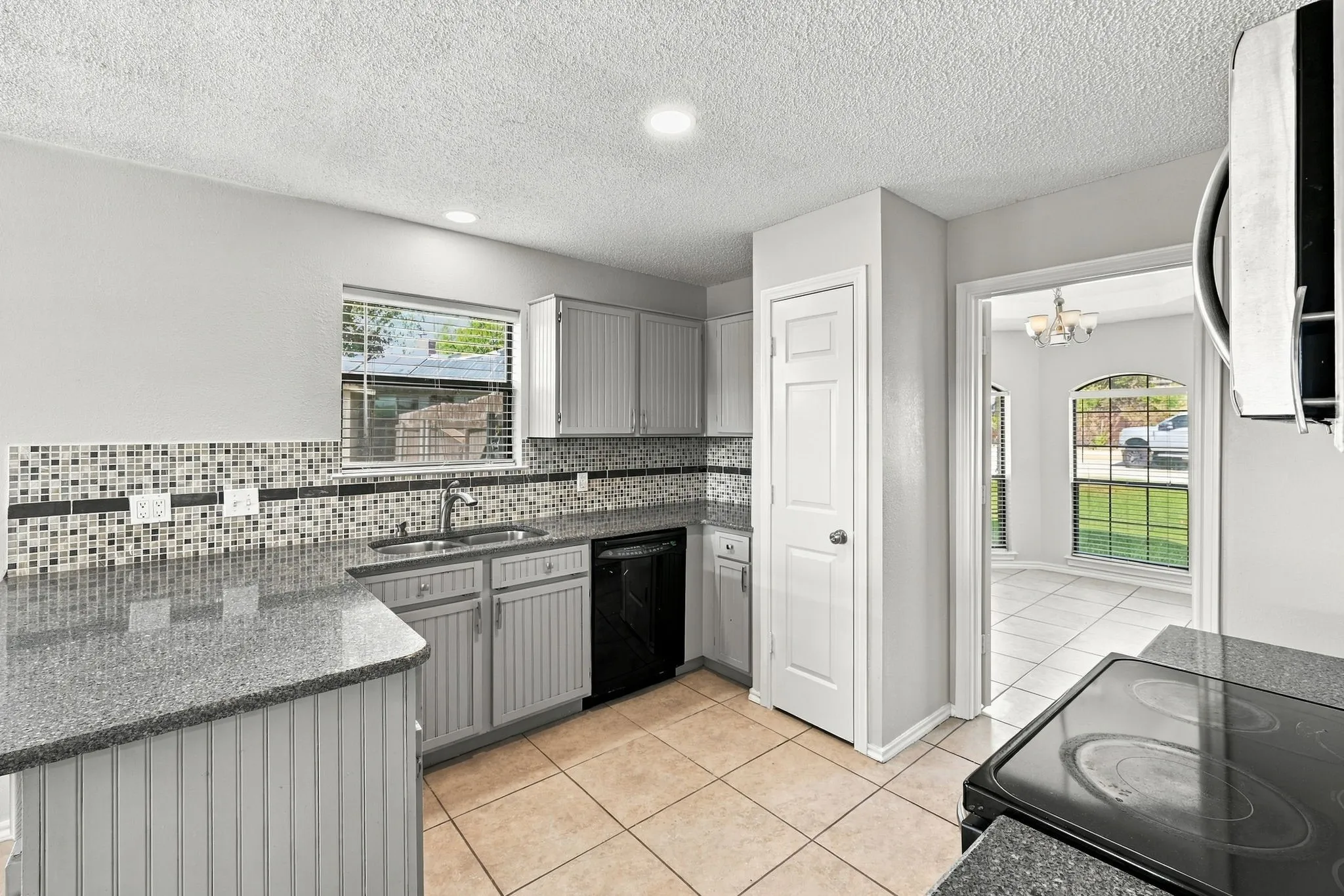 Single Family Residence For Sale in Tarrant County , 10201 Maverick Drive, Fort Worth, Texas 76108, 3 Bedroom, 2 Bathroom, 2 Garage spaces, 1,692 Sqft, built in 1987, mls#21386329, Real Estate Agent in Fort Worth, Homes For Sale in Tarrant county, Homes For Sale in Fort Worth, Realtor in Fort Worth Texas, Real Estate Brokerage Independent Realty Texas, Luminita Cordes Realtor