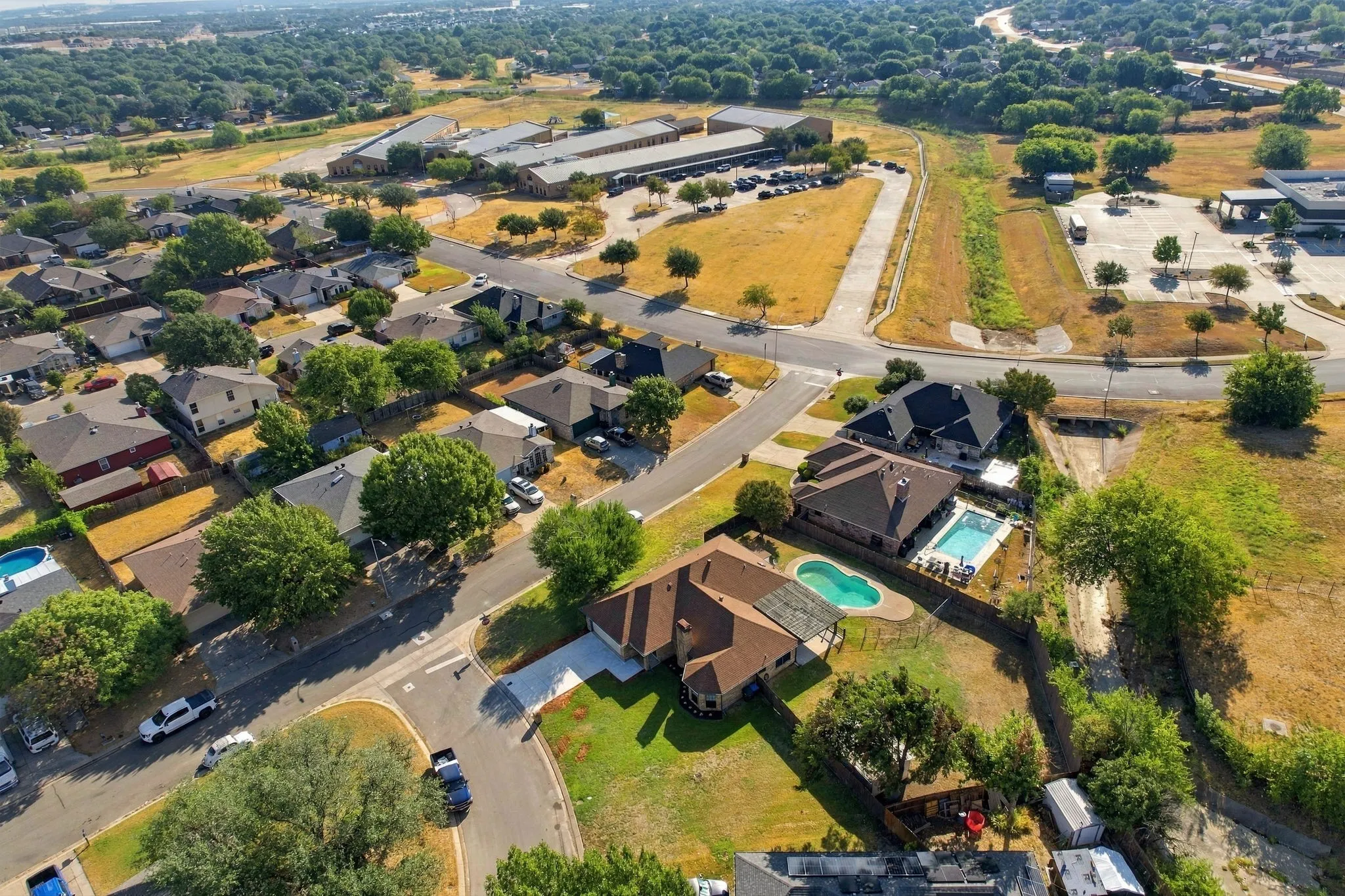 Single Family Residence For Sale in Tarrant County , 10201 Maverick Drive, Fort Worth, Texas 76108, 3 Bedroom, 2 Bathroom, 2 Garage spaces, 1,692 Sqft, built in 1987, mls#21386329, Real Estate Agent in Fort Worth, Homes For Sale in Tarrant county, Homes For Sale in Fort Worth, Realtor in Fort Worth Texas, Real Estate Brokerage Independent Realty Texas, Luminita Cordes Realtor