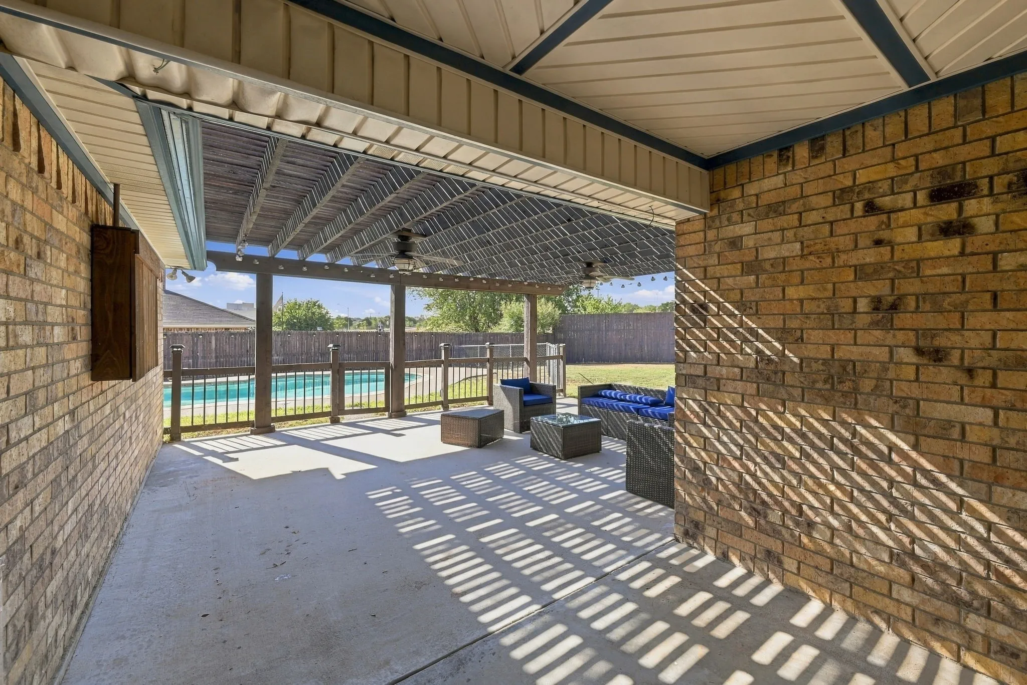 Single Family Residence For Sale in Tarrant County , 10201 Maverick Drive, Fort Worth, Texas 76108, 3 Bedroom, 2 Bathroom, 2 Garage spaces, 1,692 Sqft, built in 1987, mls#21386329, Real Estate Agent in Fort Worth, Homes For Sale in Tarrant county, Homes For Sale in Fort Worth, Realtor in Fort Worth Texas, Real Estate Brokerage Independent Realty Texas, Luminita Cordes Realtor