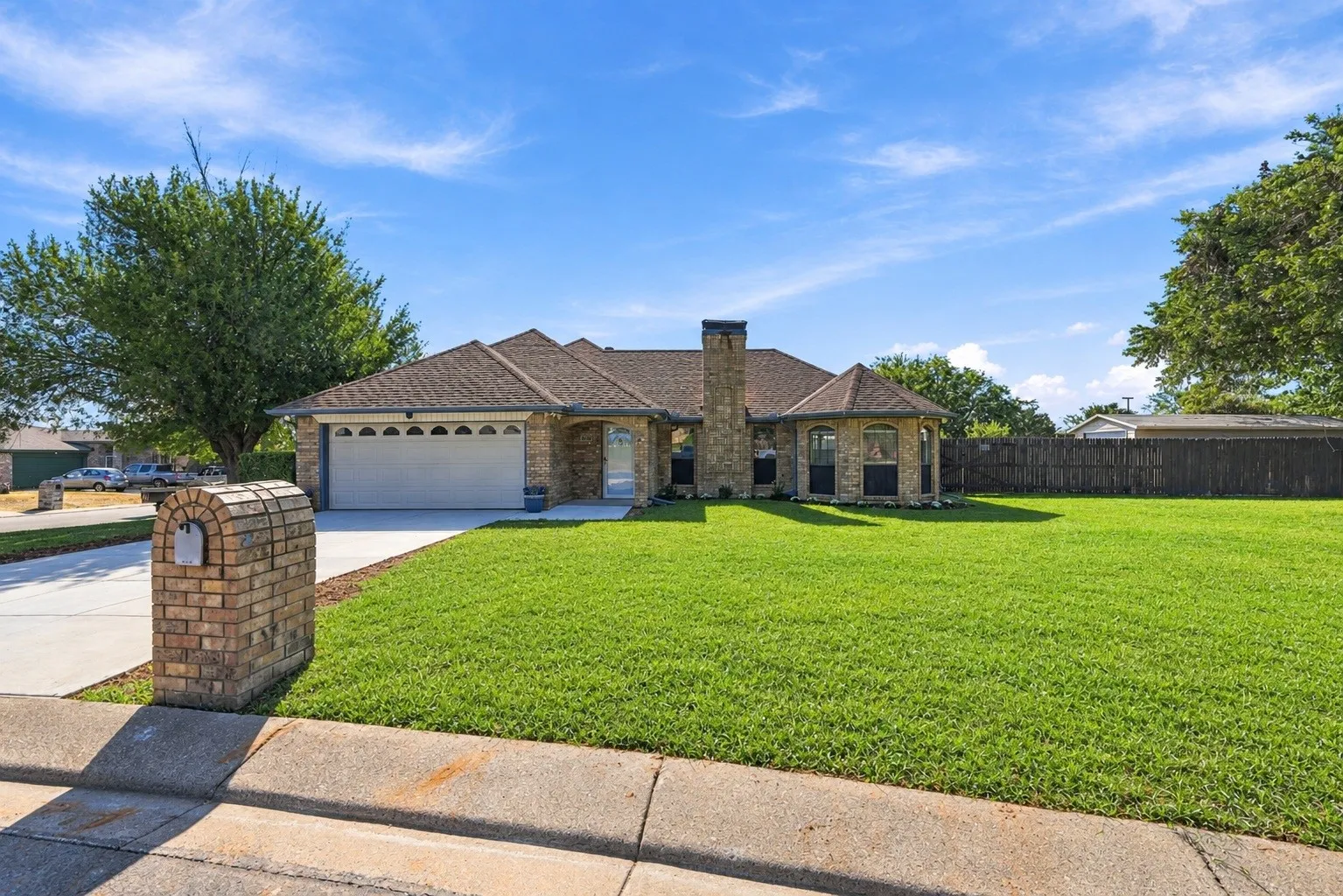 Single Family Residence For Sale in Tarrant County , 10201 Maverick Drive, Fort Worth, Texas 76108, 3 Bedroom, 2 Bathroom, 2 Garage spaces, 1,692 Sqft, built in 1987, mls#21386329, Real Estate Agent in Fort Worth, Homes For Sale in Tarrant county, Homes For Sale in Fort Worth, Realtor in Fort Worth Texas, Real Estate Brokerage Independent Realty Texas, Luminita Cordes Realtor