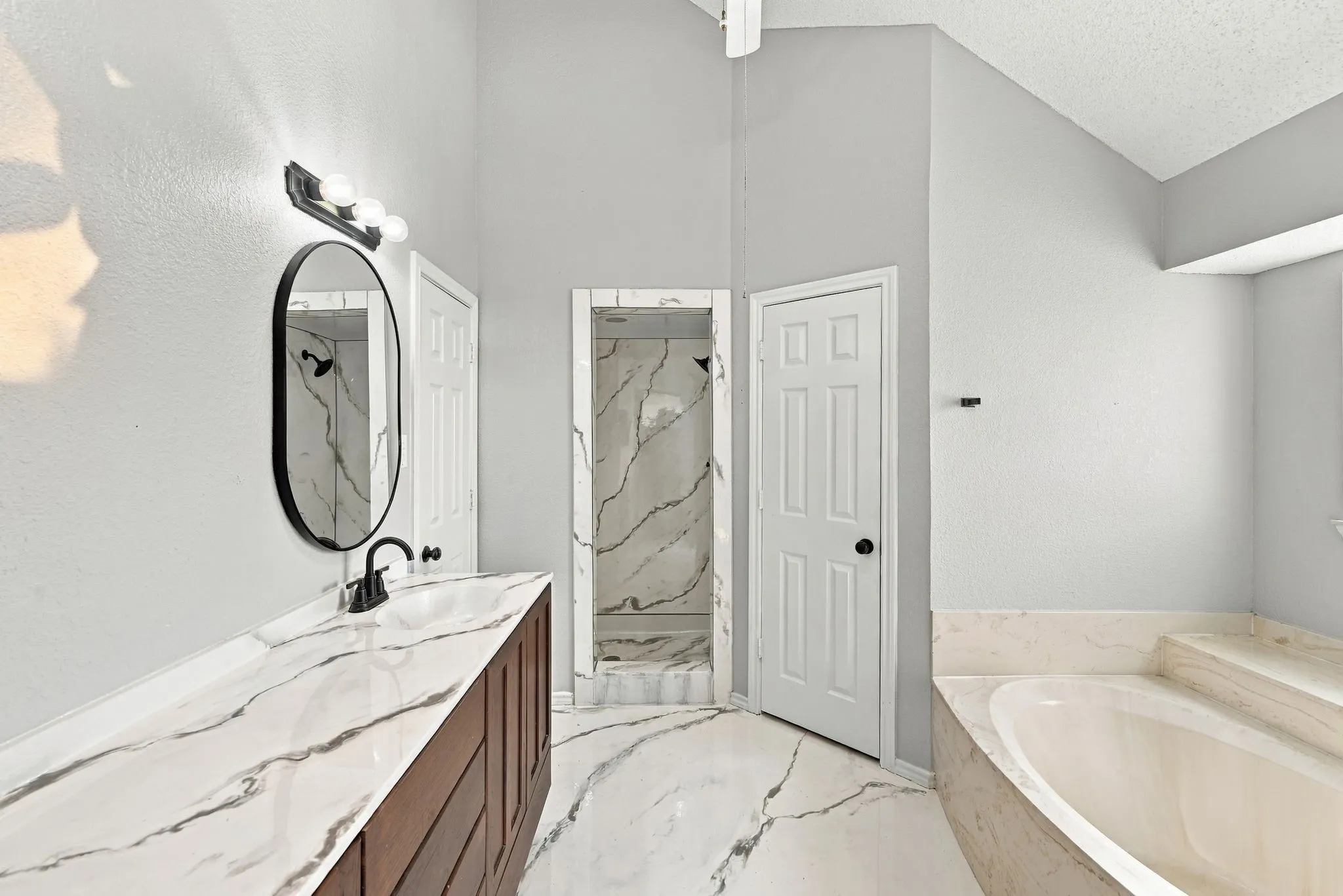 Single Family Residence For Sale in Tarrant County , 10201 Maverick Drive, Fort Worth, Texas 76108, 3 Bedroom, 2 Bathroom, 2 Garage spaces, 1,692 Sqft, built in 1987, mls#21386329, Real Estate Agent in Fort Worth, Homes For Sale in Tarrant county, Homes For Sale in Fort Worth, Realtor in Fort Worth Texas, Real Estate Brokerage Independent Realty Texas, Luminita Cordes Realtor