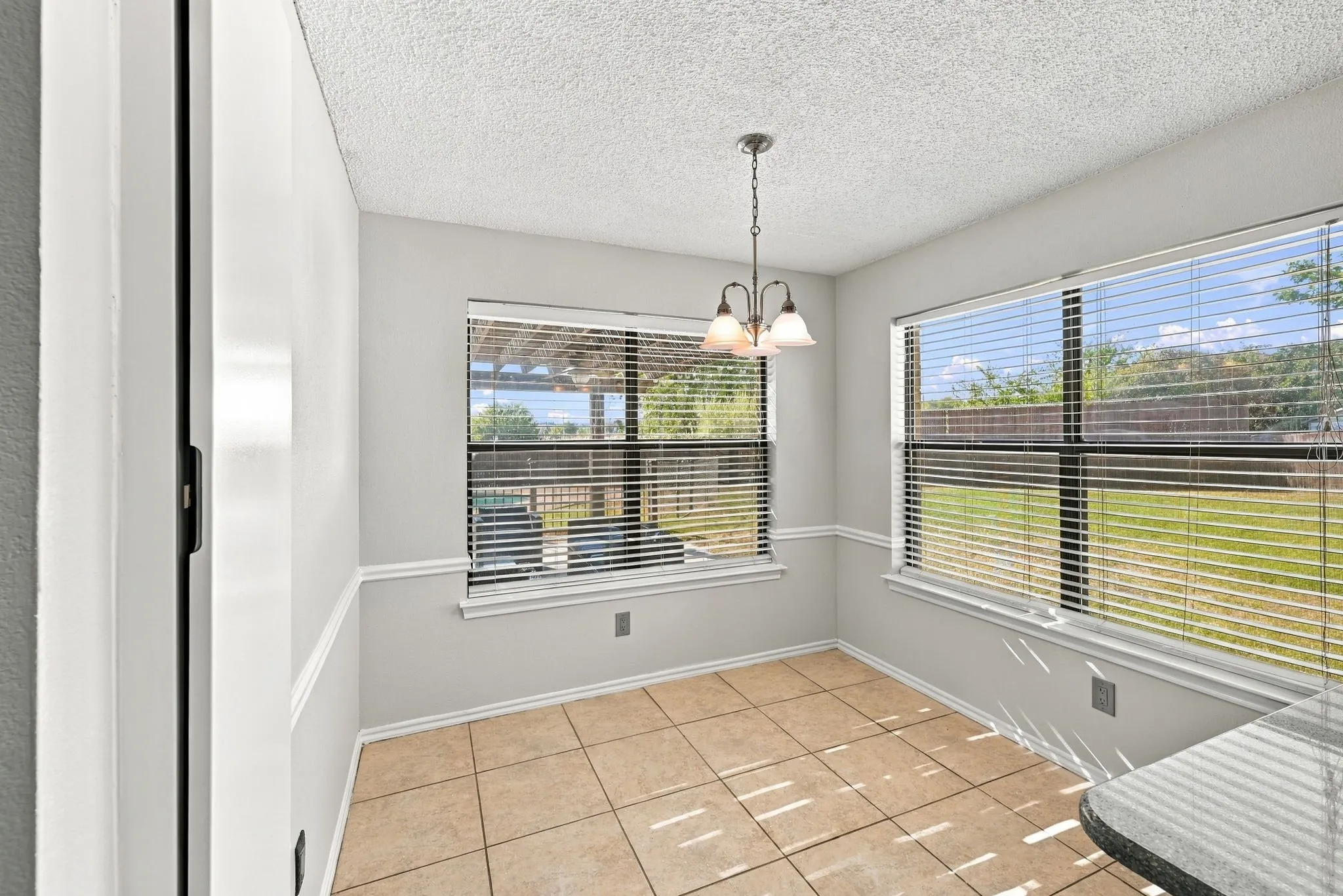 Single Family Residence For Sale in Tarrant County , 10201 Maverick Drive, Fort Worth, Texas 76108, 3 Bedroom, 2 Bathroom, 2 Garage spaces, 1,692 Sqft, built in 1987, mls#21386329, Real Estate Agent in Fort Worth, Homes For Sale in Tarrant county, Homes For Sale in Fort Worth, Realtor in Fort Worth Texas, Real Estate Brokerage Independent Realty Texas, Luminita Cordes Realtor