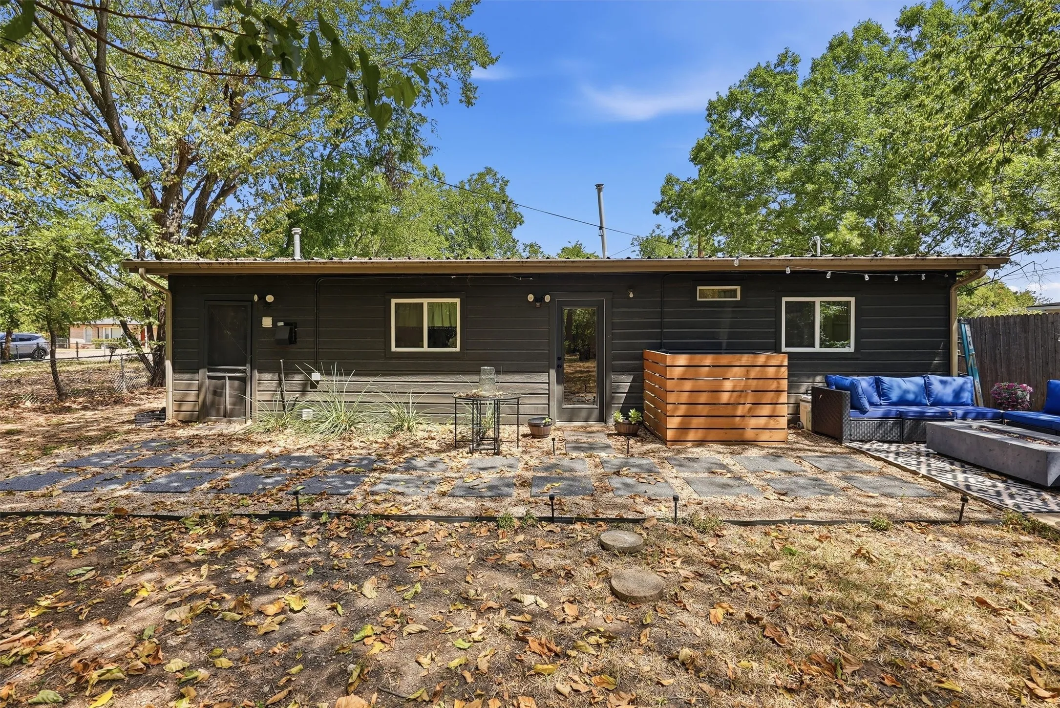 Single Family Residence For Sale in Hood County , 803 W Bluff Street, Granbury, Texas 76048, 3 Bedroom, 2 Bathroom, Garage spaces, 1,100 Sqft, built in 1958, mls#21386333, Real Estate Agent in Granbury, Homes For Sale in Hood county, Homes For Sale in Granbury, Realtor in Granbury Texas, Real Estate Brokerage Independent Realty Texas, Luminita Cordes Realtor
