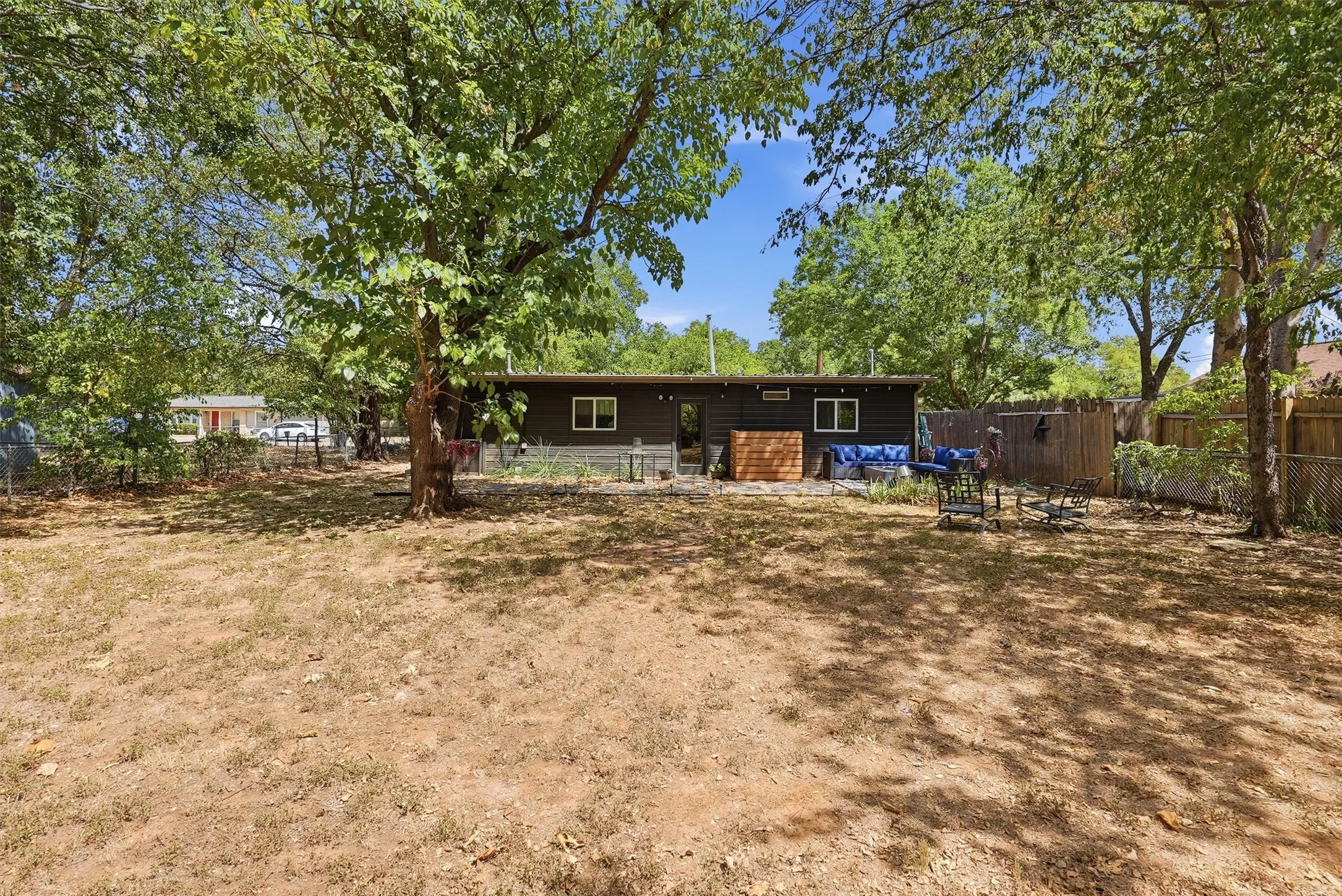 Single Family Residence For Sale in Hood County , 803 W Bluff Street, Granbury, Texas 76048, 3 Bedroom, 2 Bathroom, Garage spaces, 1,100 Sqft, built in 1958, mls#21386333, Real Estate Agent in Granbury, Homes For Sale in Hood county, Homes For Sale in Granbury, Realtor in Granbury Texas, Real Estate Brokerage Independent Realty Texas, Luminita Cordes Realtor