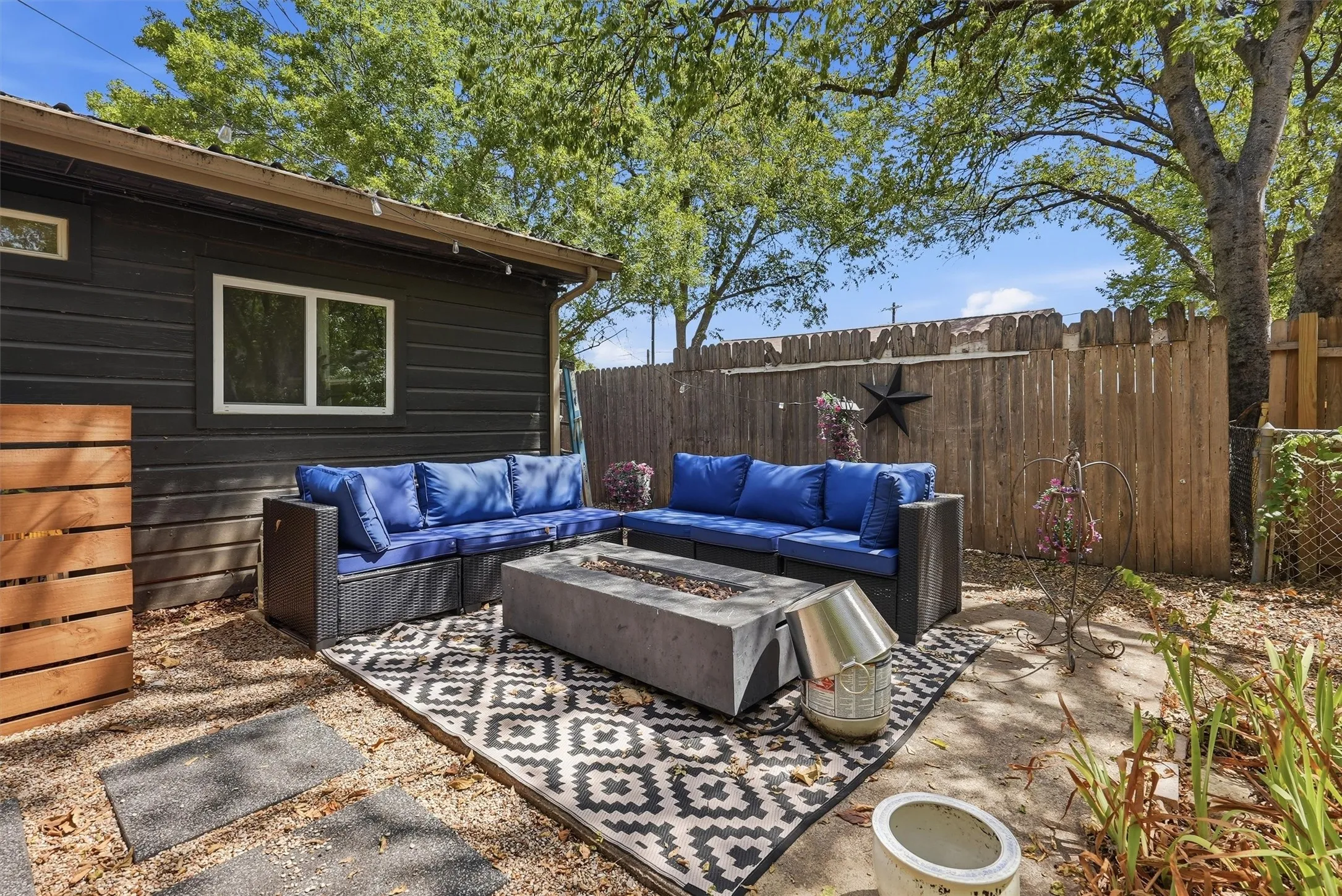 Single Family Residence For Sale in Hood County , 803 W Bluff Street, Granbury, Texas 76048, 3 Bedroom, 2 Bathroom, Garage spaces, 1,100 Sqft, built in 1958, mls#21386333, Real Estate Agent in Granbury, Homes For Sale in Hood county, Homes For Sale in Granbury, Realtor in Granbury Texas, Real Estate Brokerage Independent Realty Texas, Luminita Cordes Realtor