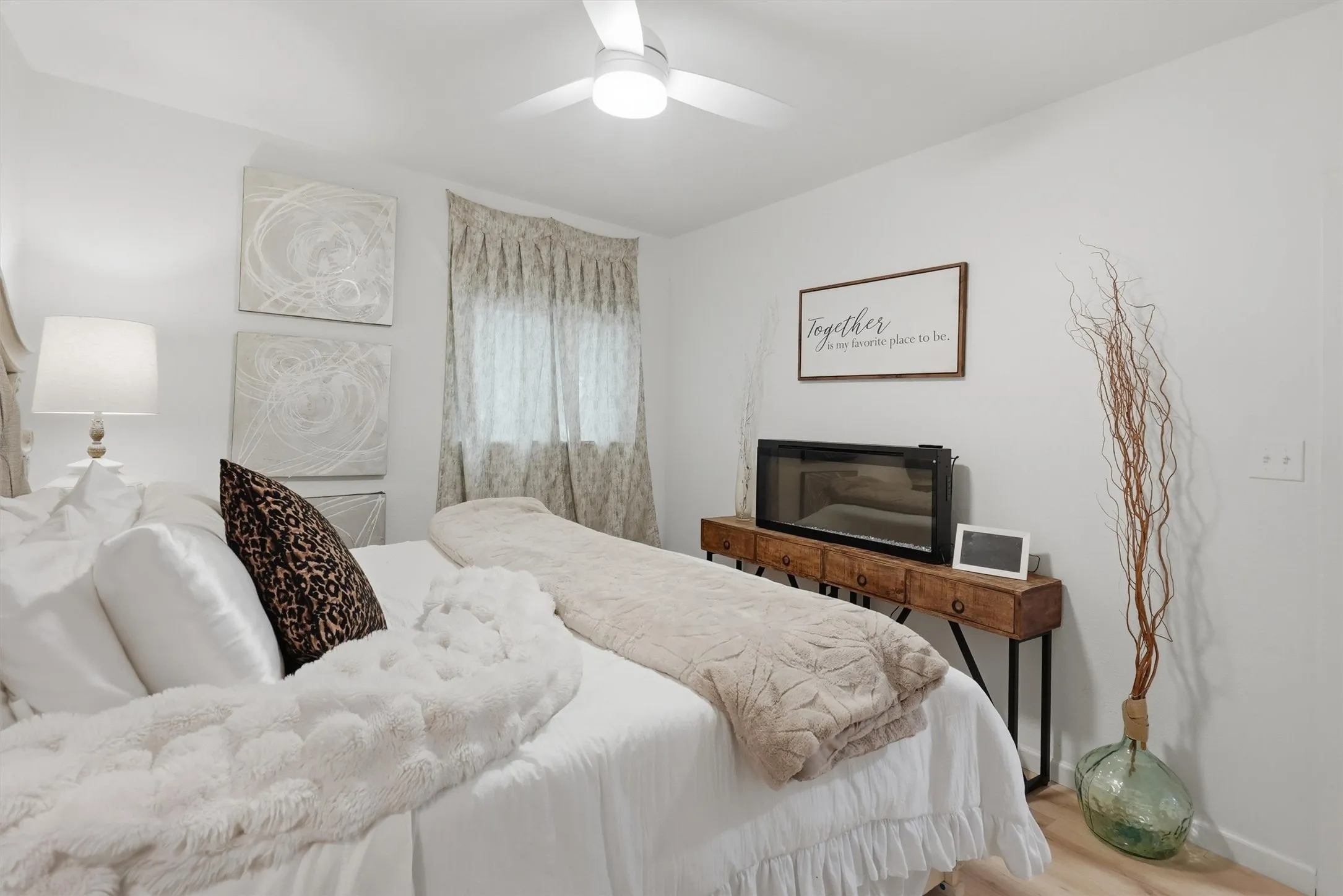 Single Family Residence For Sale in Hood County , 803 W Bluff Street, Granbury, Texas 76048, 3 Bedroom, 2 Bathroom, Garage spaces, 1,100 Sqft, built in 1958, mls#21386333, Real Estate Agent in Granbury, Homes For Sale in Hood county, Homes For Sale in Granbury, Realtor in Granbury Texas, Real Estate Brokerage Independent Realty Texas, Luminita Cordes Realtor