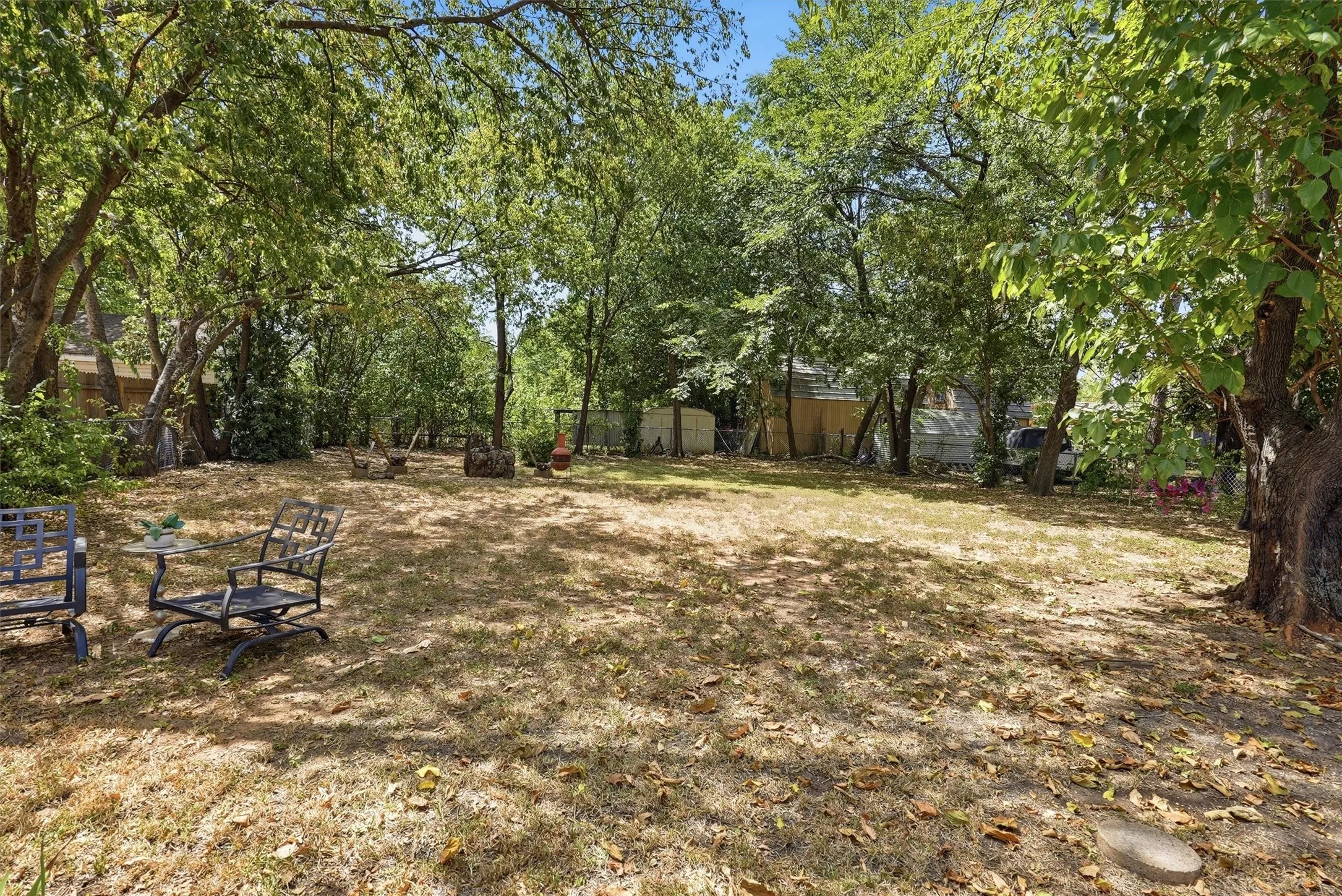 Single Family Residence For Sale in Hood County , 803 W Bluff Street, Granbury, Texas 76048, 3 Bedroom, 2 Bathroom, Garage spaces, 1,100 Sqft, built in 1958, mls#21386333, Real Estate Agent in Granbury, Homes For Sale in Hood county, Homes For Sale in Granbury, Realtor in Granbury Texas, Real Estate Brokerage Independent Realty Texas, Luminita Cordes Realtor