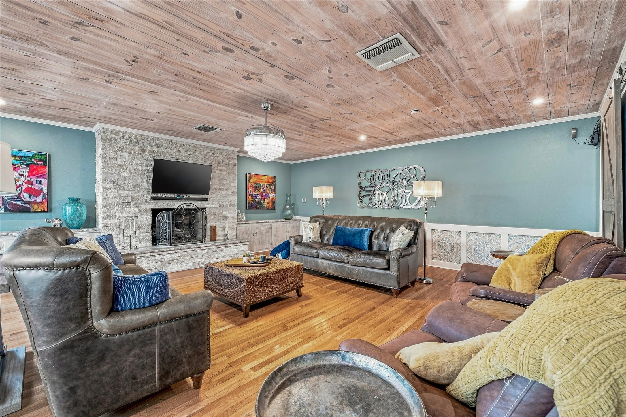 Single Family Residence For Sale in Young County , 730 Virginia Street, Graham, Texas 76450, 4 Bedroom, 3 Bathroom, Garage spaces, 4,148 Sqft, built in 1908, mls#21386138, Real Estate Agent in Graham, Homes For Sale in Young county, Homes For Sale in Graham, Realtor in Graham Texas, Real Estate Brokerage Independent Realty Texas, Luminita Cordes Realtor