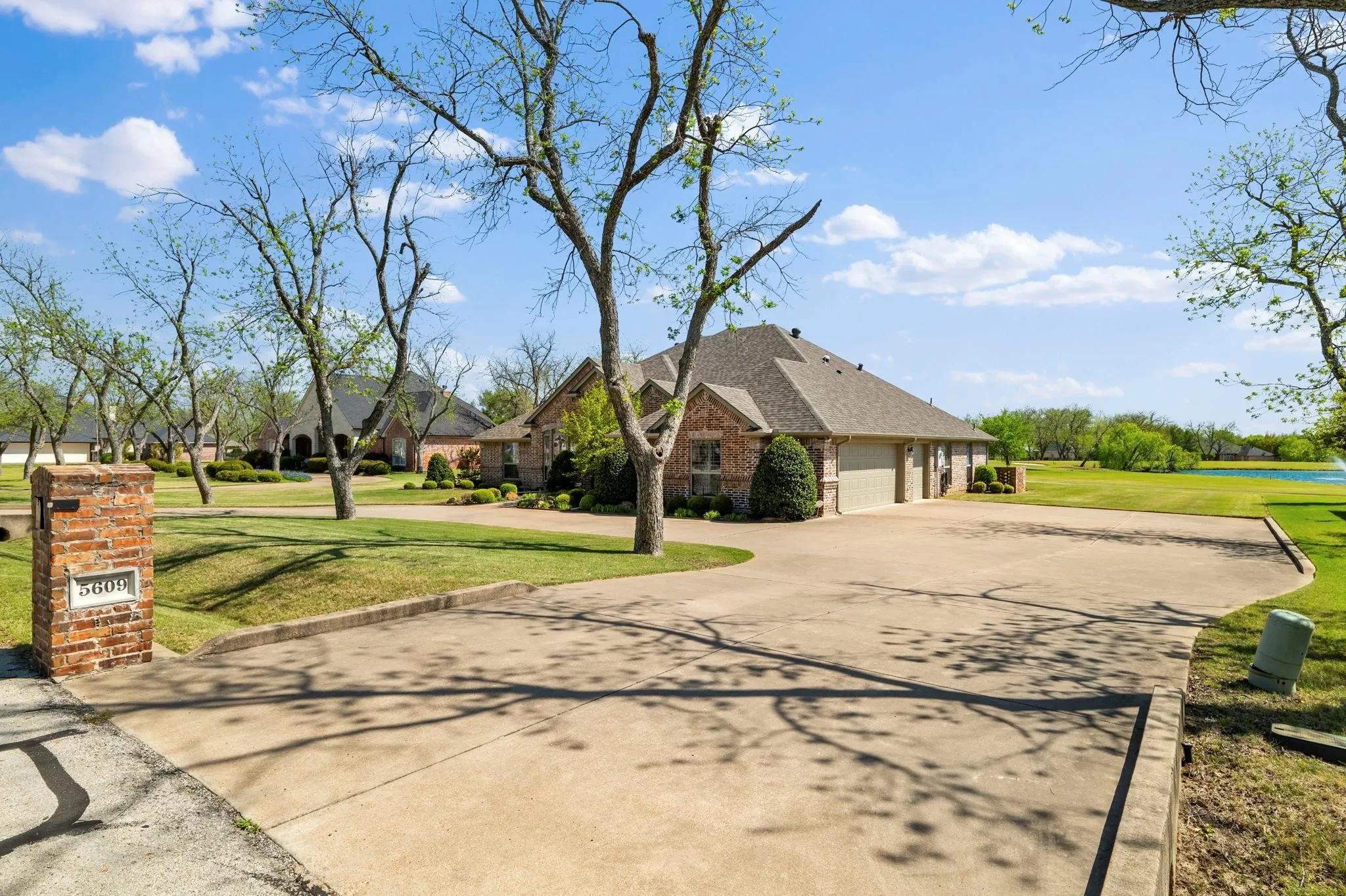 Single Family Residence For Sale in Hood County , 5609 Flagstick Drive, Granbury, Texas 76049, 4 Bedroom, 3 Bathroom, 2 Garage spaces, 2,776 Sqft, built in 2007, mls#21385609, Real Estate Agent in Granbury, Homes For Sale in Hood county, Homes For Sale in Granbury, Realtor in Granbury Texas, Real Estate Brokerage Independent Realty Texas, Luminita Cordes Realtor