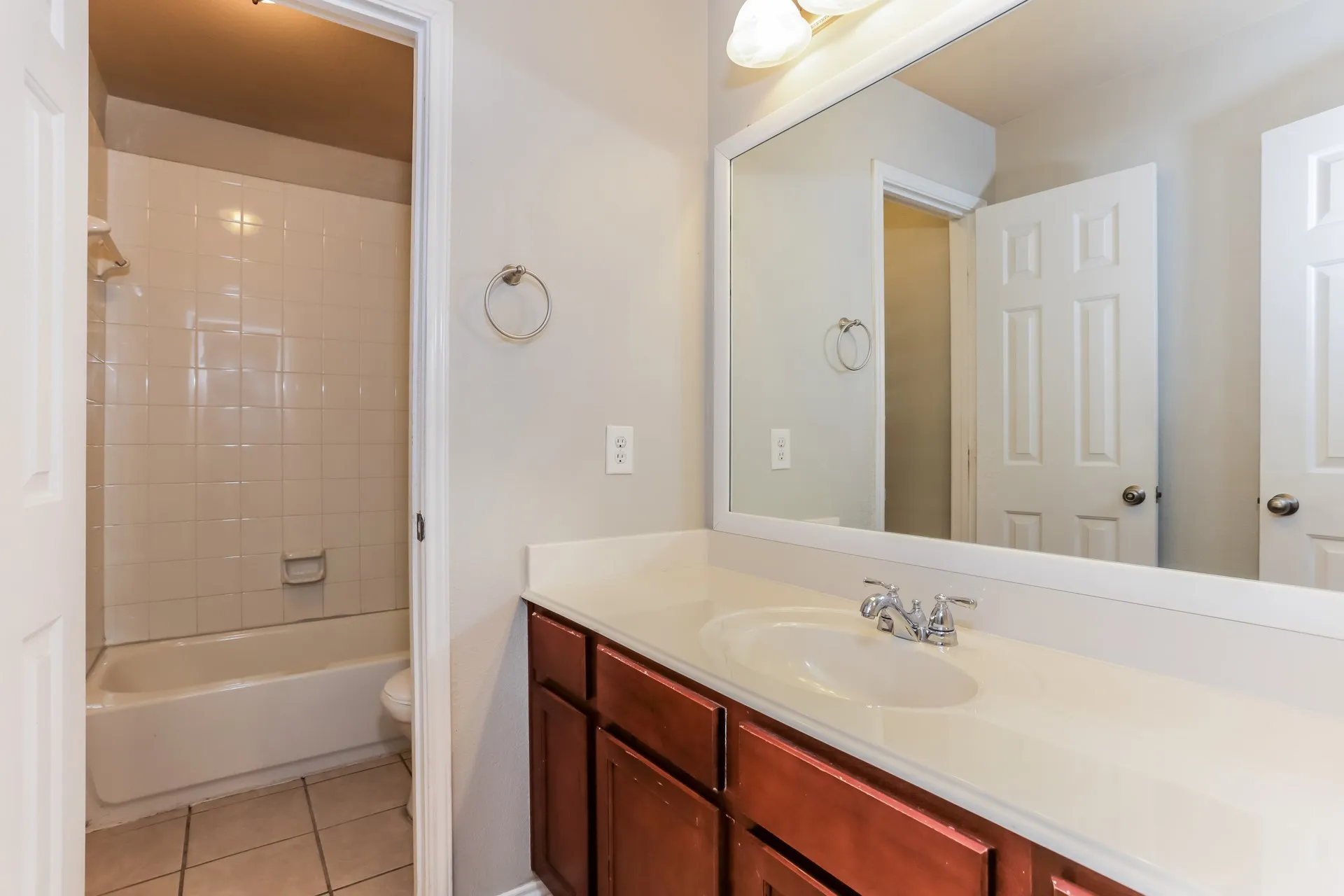 Single Family Residence For Rent in Tarrant County , 7439 Gallo, Grand Prairie, Texas 75054, 4 Bedroom, 3 Bathroom, 2 Garage spaces, 2,772 Sqft, built in 2007, mls#21386335, Real Estate Agent in Grand Prairie, Homes For Rent in Tarrant county, Homes For Rent in Grand Prairie, Realtor in Grand Prairie Texas, Real Estate Brokerage Independent Realty Texas, Luminita Cordes Realtor