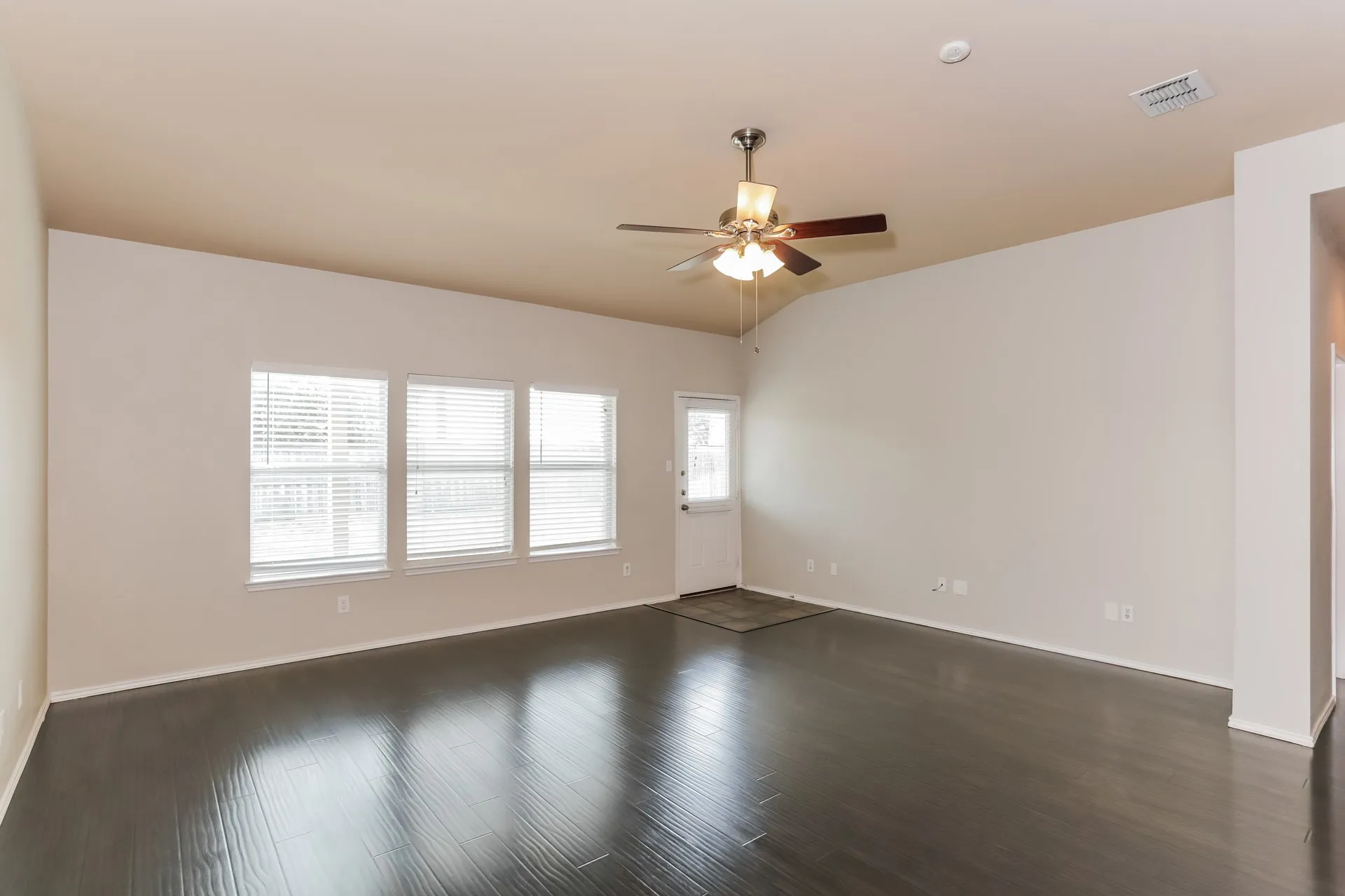 Single Family Residence For Rent in Tarrant County , 7439 Gallo, Grand Prairie, Texas 75054, 4 Bedroom, 3 Bathroom, 2 Garage spaces, 2,772 Sqft, built in 2007, mls#21386335, Real Estate Agent in Grand Prairie, Homes For Rent in Tarrant county, Homes For Rent in Grand Prairie, Realtor in Grand Prairie Texas, Real Estate Brokerage Independent Realty Texas, Luminita Cordes Realtor