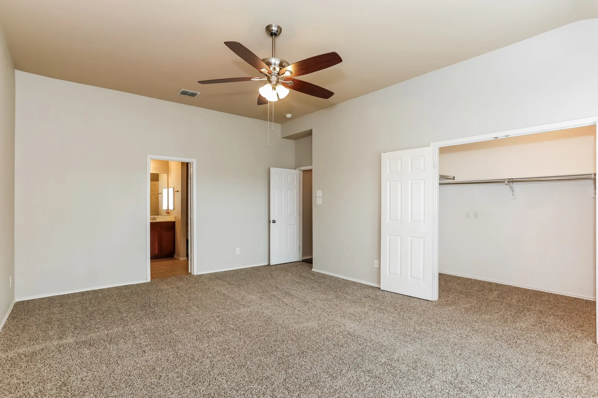 Single Family Residence For Rent in Tarrant County , 7439 Gallo, Grand Prairie, Texas 75054, 4 Bedroom, 3 Bathroom, 2 Garage spaces, 2,772 Sqft, built in 2007, mls#21386335, Real Estate Agent in Grand Prairie, Homes For Rent in Tarrant county, Homes For Rent in Grand Prairie, Realtor in Grand Prairie Texas, Real Estate Brokerage Independent Realty Texas, Luminita Cordes Realtor