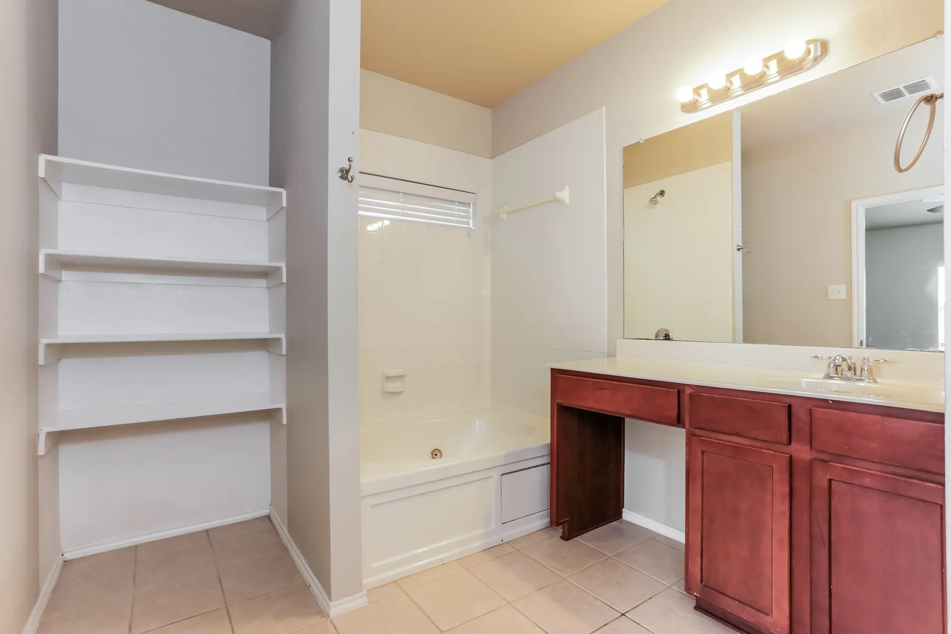Single Family Residence For Rent in Tarrant County , 7439 Gallo, Grand Prairie, Texas 75054, 4 Bedroom, 3 Bathroom, 2 Garage spaces, 2,772 Sqft, built in 2007, mls#21386335, Real Estate Agent in Grand Prairie, Homes For Rent in Tarrant county, Homes For Rent in Grand Prairie, Realtor in Grand Prairie Texas, Real Estate Brokerage Independent Realty Texas, Luminita Cordes Realtor