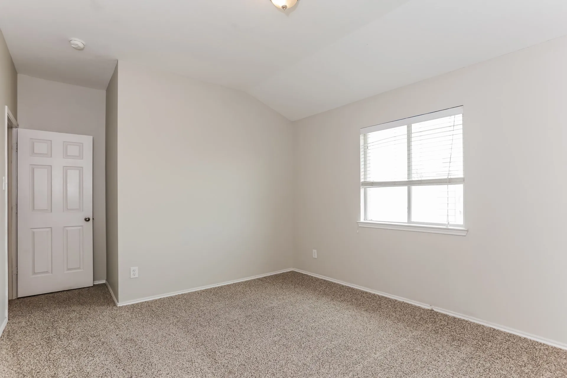 Single Family Residence For Rent in Tarrant County , 7439 Gallo, Grand Prairie, Texas 75054, 4 Bedroom, 3 Bathroom, 2 Garage spaces, 2,772 Sqft, built in 2007, mls#21386335, Real Estate Agent in Grand Prairie, Homes For Rent in Tarrant county, Homes For Rent in Grand Prairie, Realtor in Grand Prairie Texas, Real Estate Brokerage Independent Realty Texas, Luminita Cordes Realtor