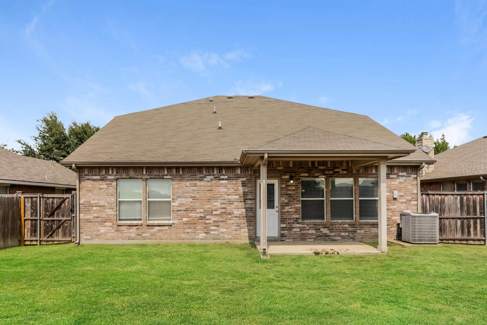 Single Family Residence For Rent in Tarrant County , 7439 Gallo, Grand Prairie, Texas 75054, 4 Bedroom, 3 Bathroom, 2 Garage spaces, 2,772 Sqft, built in 2007, mls#21386335, Real Estate Agent in Grand Prairie, Homes For Rent in Tarrant county, Homes For Rent in Grand Prairie, Realtor in Grand Prairie Texas, Real Estate Brokerage Independent Realty Texas, Luminita Cordes Realtor