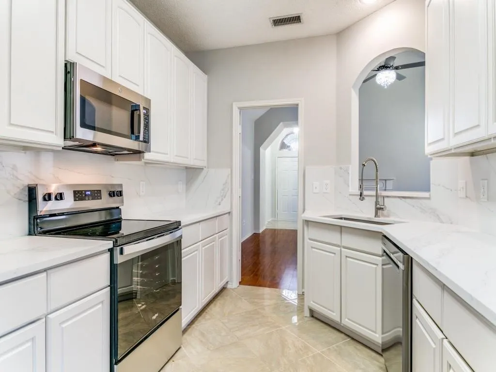 Single Family Residence For Sale in Denton County , 2225 Starleaf Place, Flower Mound, Texas 75022, 4 Bedroom, 3 Bathroom, 2 Garage spaces, 1,787 Sqft, built in 1996, mls#21386326, Real Estate Agent in Flower Mound, Homes For Sale in Denton county, Homes For Sale in Flower Mound, Realtor in Flower Mound Texas, Real Estate Brokerage Independent Realty Texas, Luminita Cordes Realtor