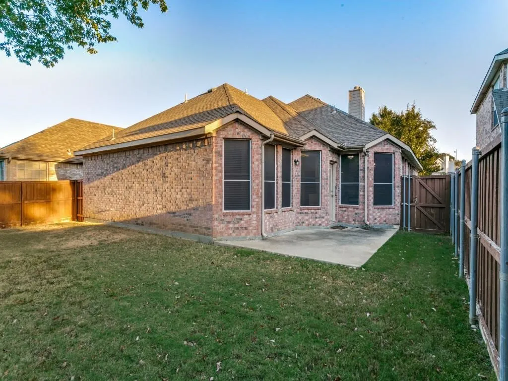 Single Family Residence For Sale in Denton County , 2225 Starleaf Place, Flower Mound, Texas 75022, 4 Bedroom, 3 Bathroom, 2 Garage spaces, 1,787 Sqft, built in 1996, mls#21386326, Real Estate Agent in Flower Mound, Homes For Sale in Denton county, Homes For Sale in Flower Mound, Realtor in Flower Mound Texas, Real Estate Brokerage Independent Realty Texas, Luminita Cordes Realtor