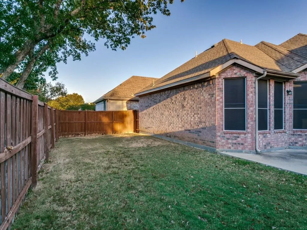 Single Family Residence For Sale in Denton County , 2225 Starleaf Place, Flower Mound, Texas 75022, 4 Bedroom, 3 Bathroom, 2 Garage spaces, 1,787 Sqft, built in 1996, mls#21386326, Real Estate Agent in Flower Mound, Homes For Sale in Denton county, Homes For Sale in Flower Mound, Realtor in Flower Mound Texas, Real Estate Brokerage Independent Realty Texas, Luminita Cordes Realtor