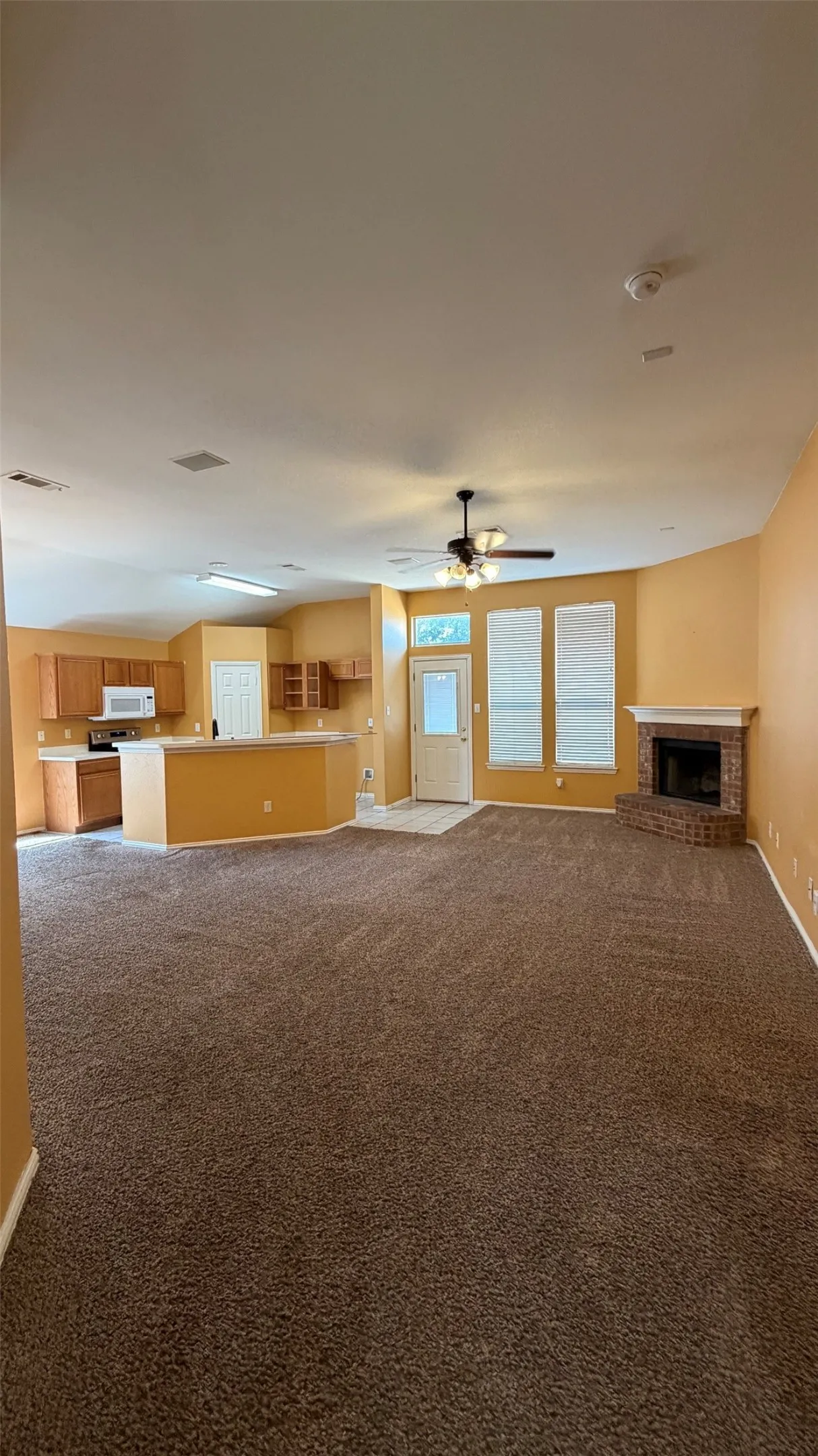 Single Family Residence For Rent in Denton County , 1035 Port Isabel Drive, Little Elm, Texas 75068, 3 Bedroom, 2 Bathroom, 2 Garage spaces, 1,560 Sqft, built in 2001, mls#21386264, Real Estate Agent in Little Elm, Homes For Rent in Denton county, Homes For Rent in Little Elm, Realtor in Little Elm Texas, Real Estate Brokerage Independent Realty Texas, Luminita Cordes Realtor