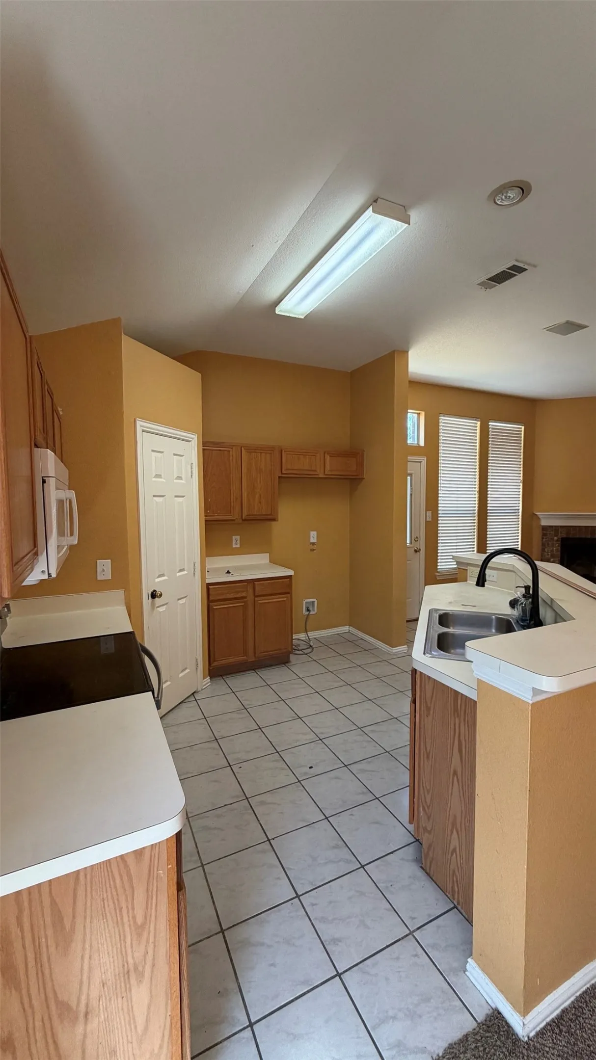 Single Family Residence For Rent in Denton County , 1035 Port Isabel Drive, Little Elm, Texas 75068, 3 Bedroom, 2 Bathroom, 2 Garage spaces, 1,560 Sqft, built in 2001, mls#21386264, Real Estate Agent in Little Elm, Homes For Rent in Denton county, Homes For Rent in Little Elm, Realtor in Little Elm Texas, Real Estate Brokerage Independent Realty Texas, Luminita Cordes Realtor