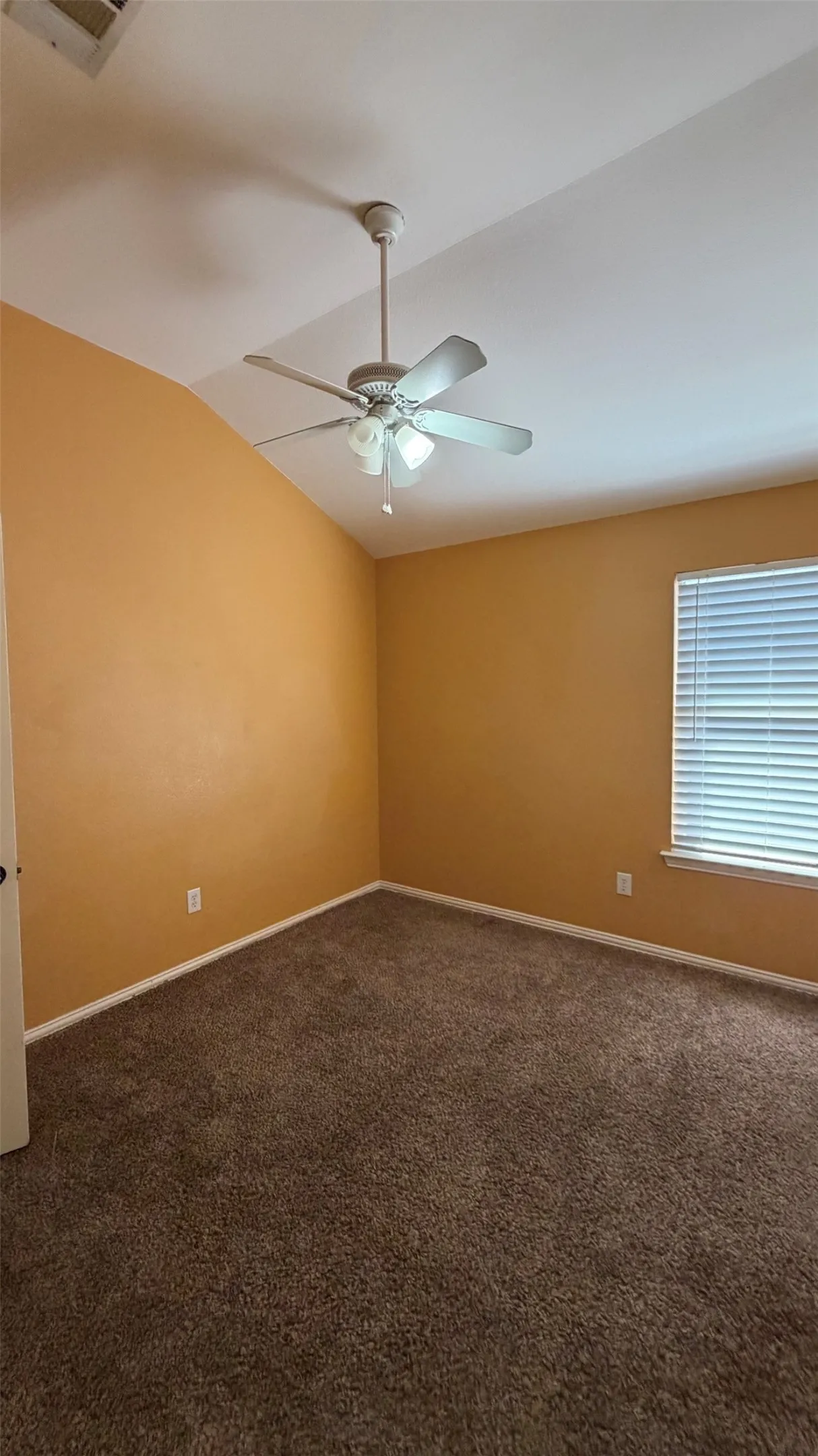 Single Family Residence For Rent in Denton County , 1035 Port Isabel Drive, Little Elm, Texas 75068, 3 Bedroom, 2 Bathroom, 2 Garage spaces, 1,560 Sqft, built in 2001, mls#21386264, Real Estate Agent in Little Elm, Homes For Rent in Denton county, Homes For Rent in Little Elm, Realtor in Little Elm Texas, Real Estate Brokerage Independent Realty Texas, Luminita Cordes Realtor